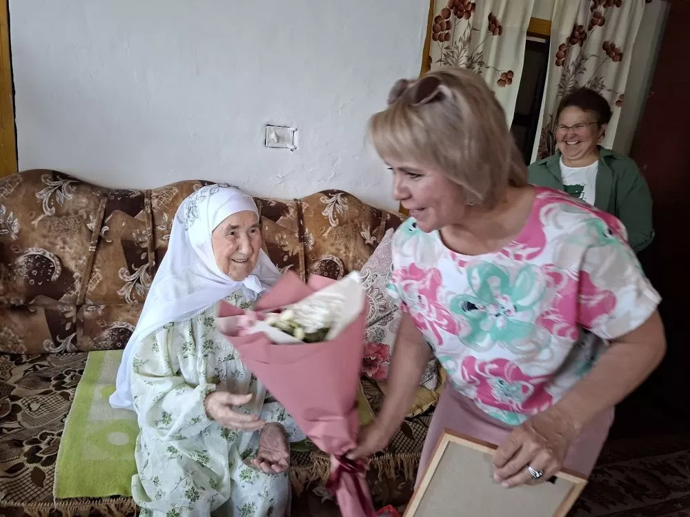 В деревне Битлянгур поздравили 90-летнюю долгожительницу Санию Хасанову