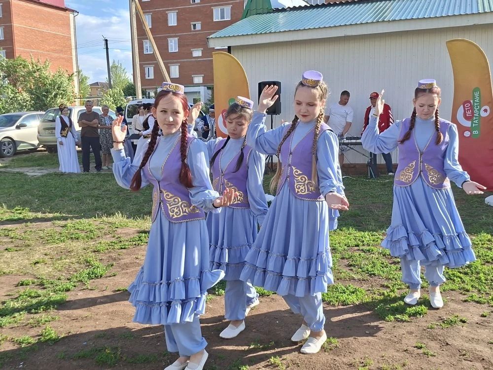 Парящие флаги и живая музыка: как День России объединил жителей Кукмора