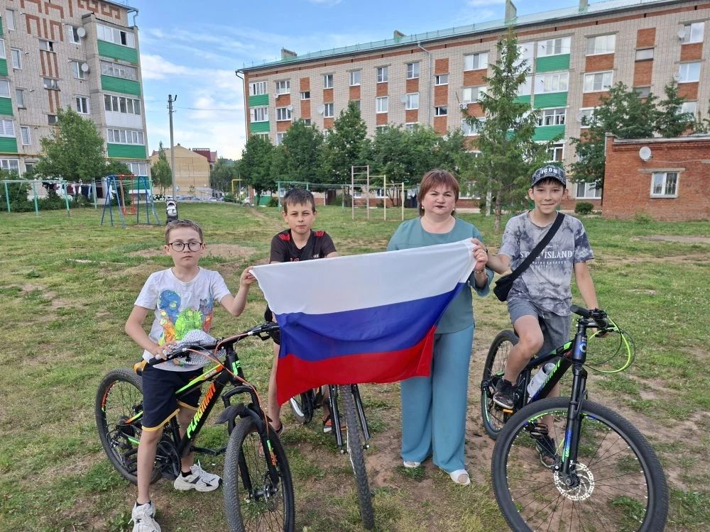 Парящие флаги и живая музыка: как День России объединил жителей Кукмора