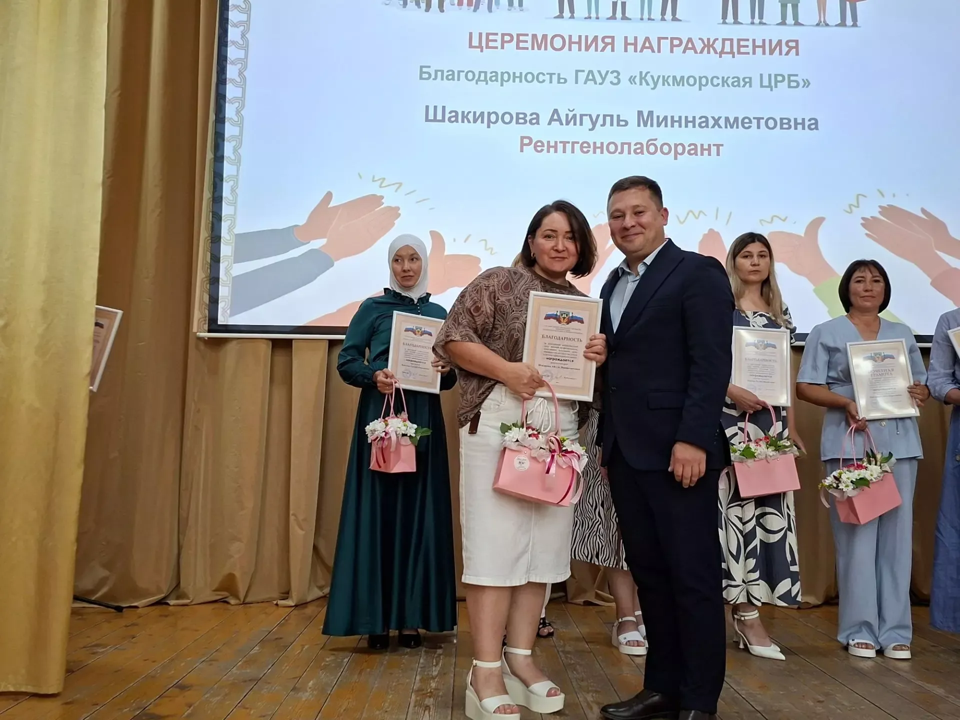Спасибо за ваш бесценный труд: в Кукморском районе поздравили медицинских работников