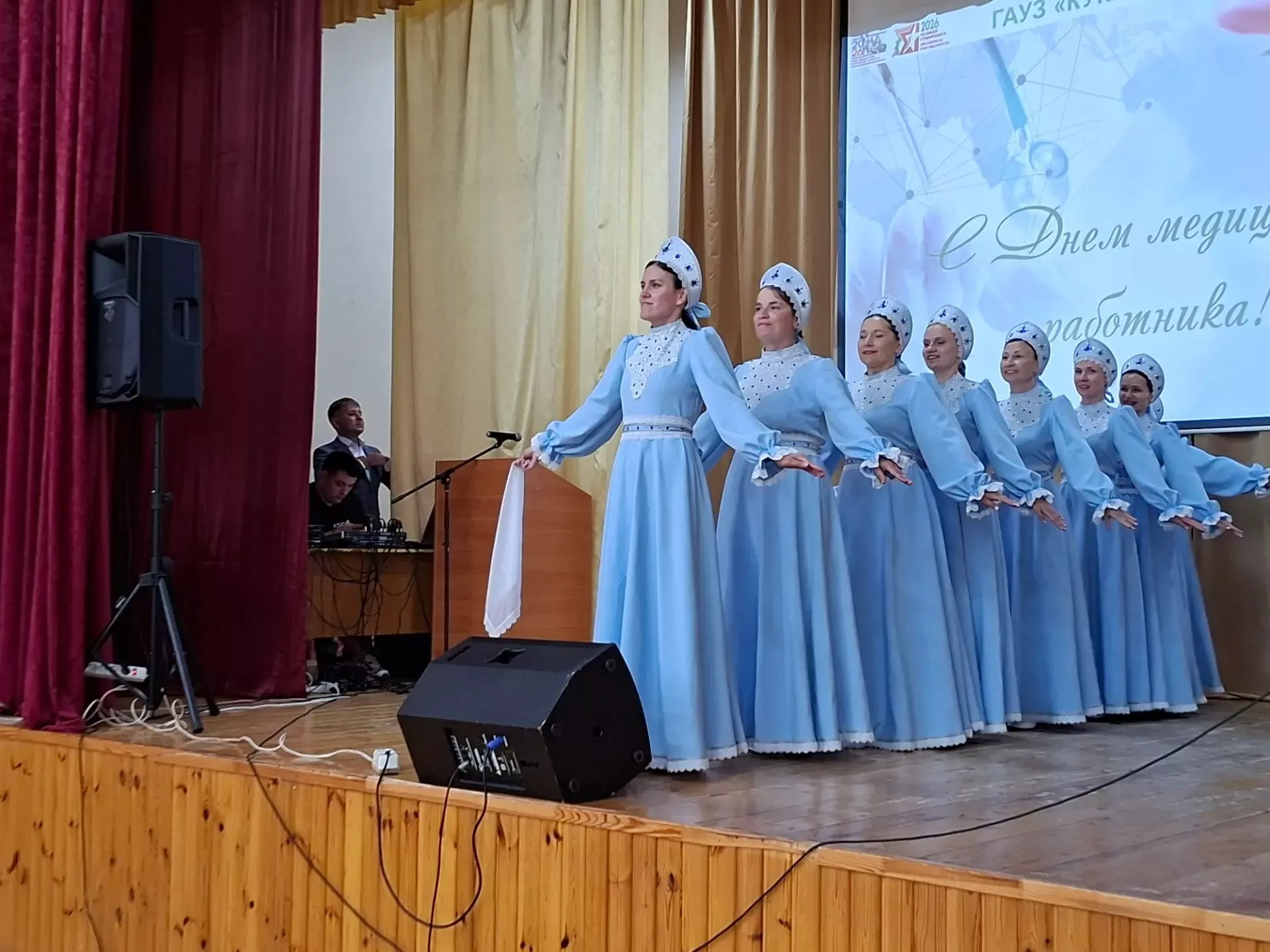 Спасибо за ваш бесценный труд: в Кукморском районе поздравили медицинских работников