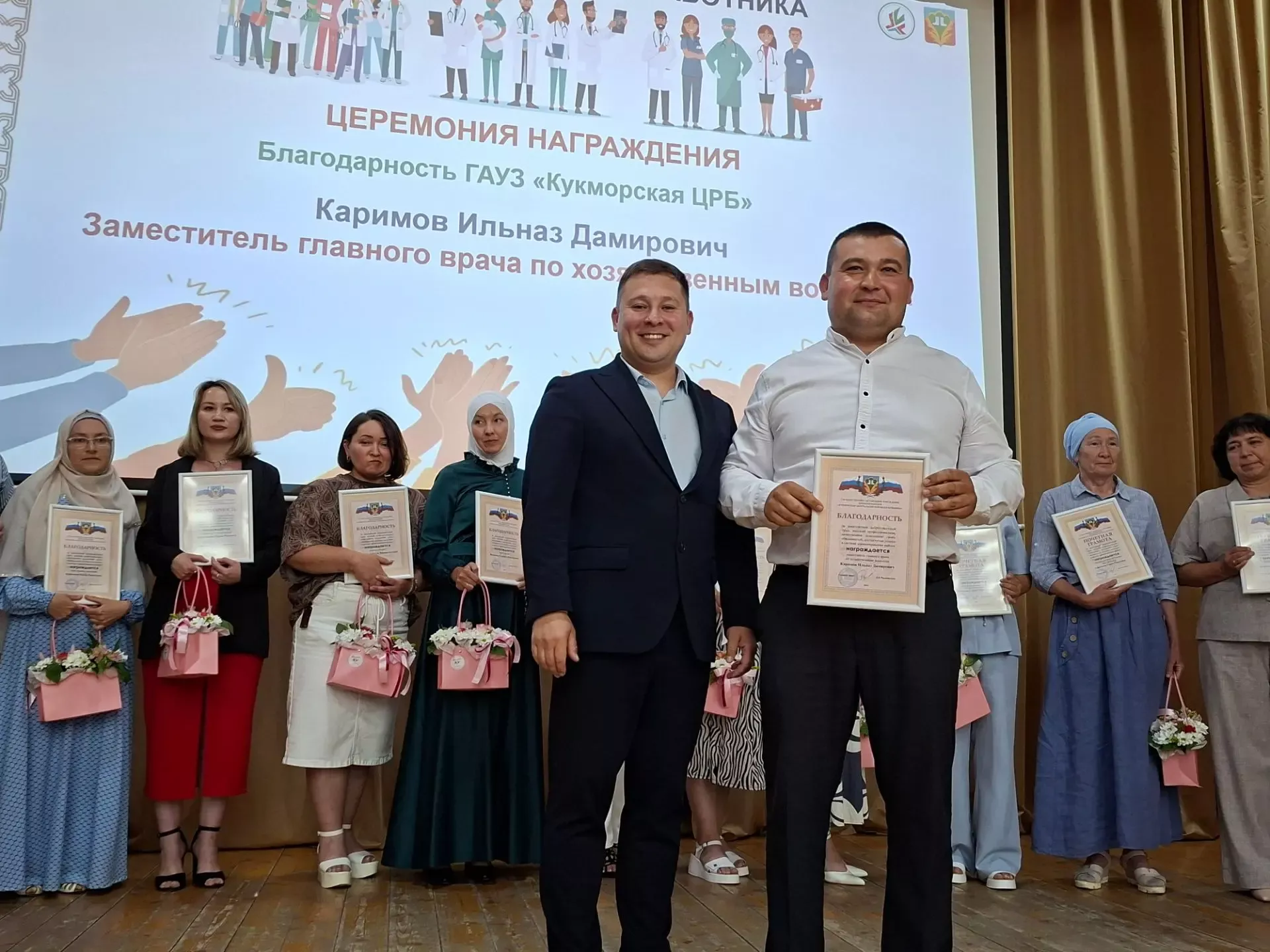 Спасибо за ваш бесценный труд: в Кукморском районе поздравили медицинских работников