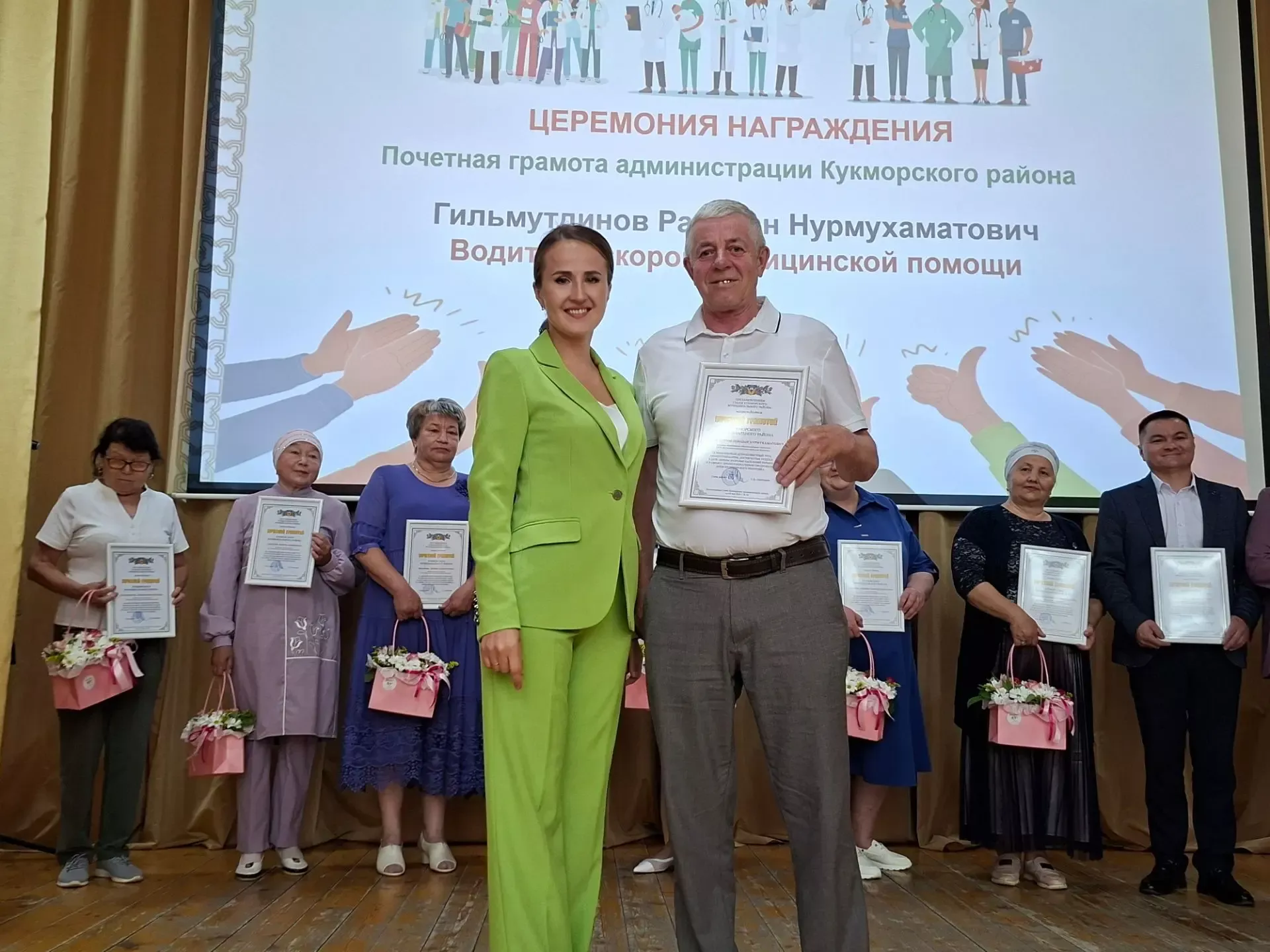 Спасибо за ваш бесценный труд: в Кукморском районе поздравили медицинских работников