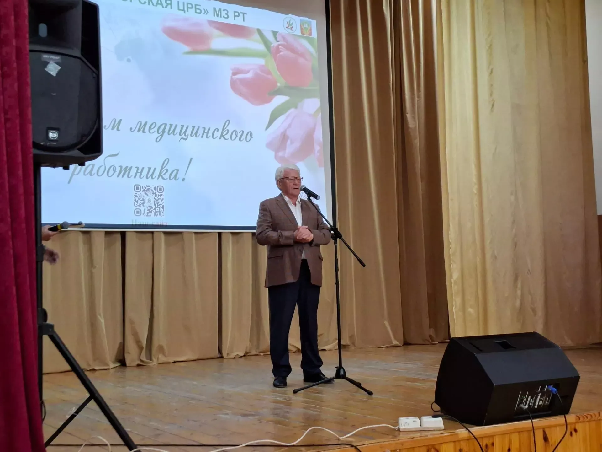 Спасибо за ваш бесценный труд: в Кукморском районе поздравили медицинских работников