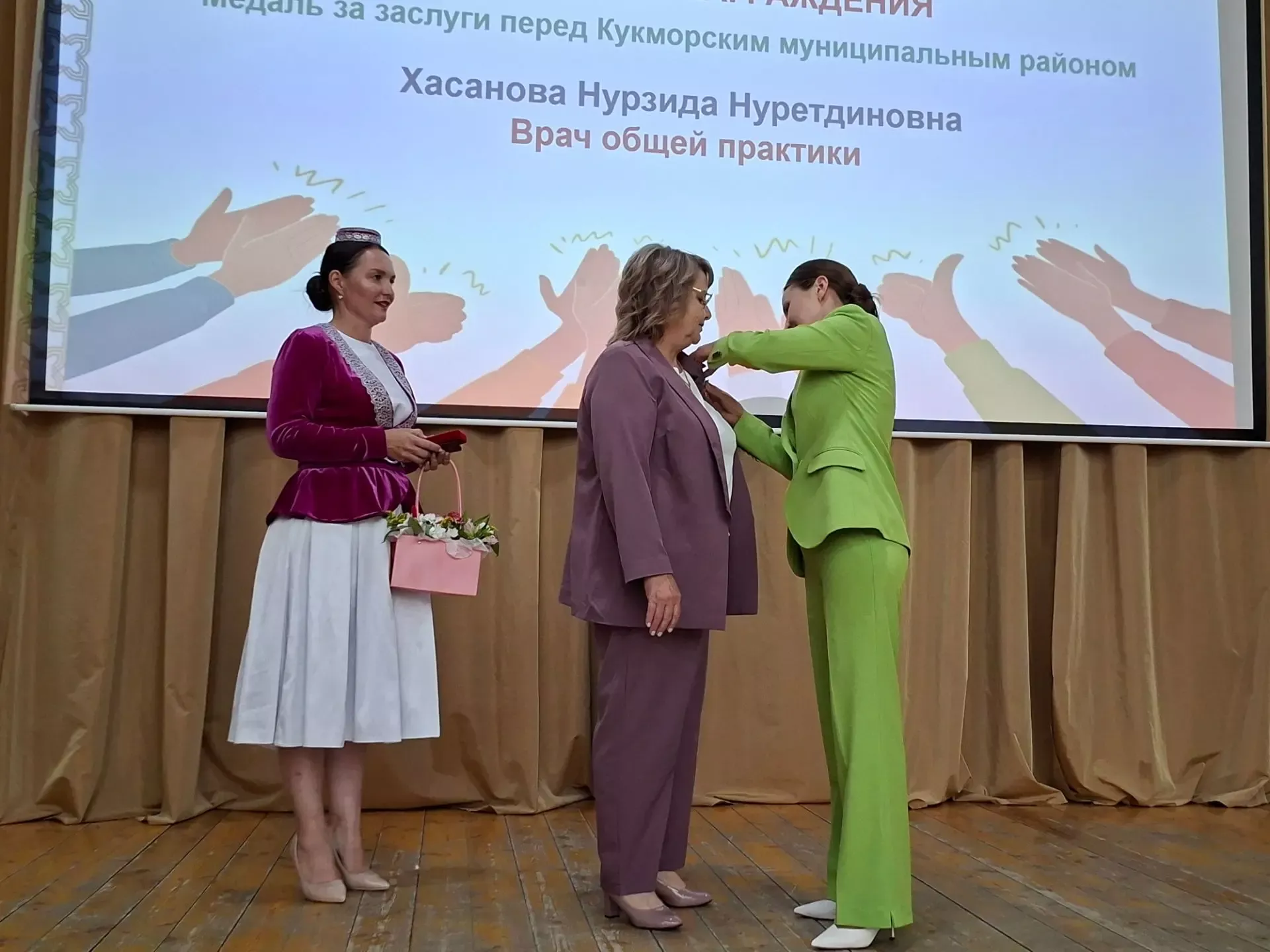 Спасибо за ваш бесценный труд: в Кукморском районе поздравили медицинских работников