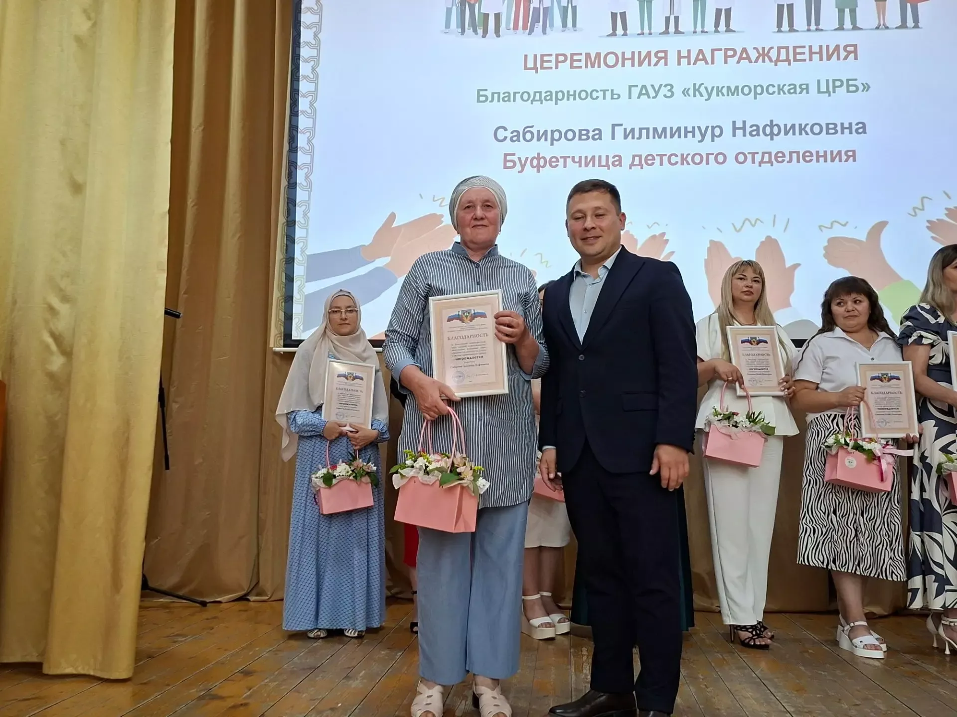 Спасибо за ваш бесценный труд: в Кукморском районе поздравили медицинских работников