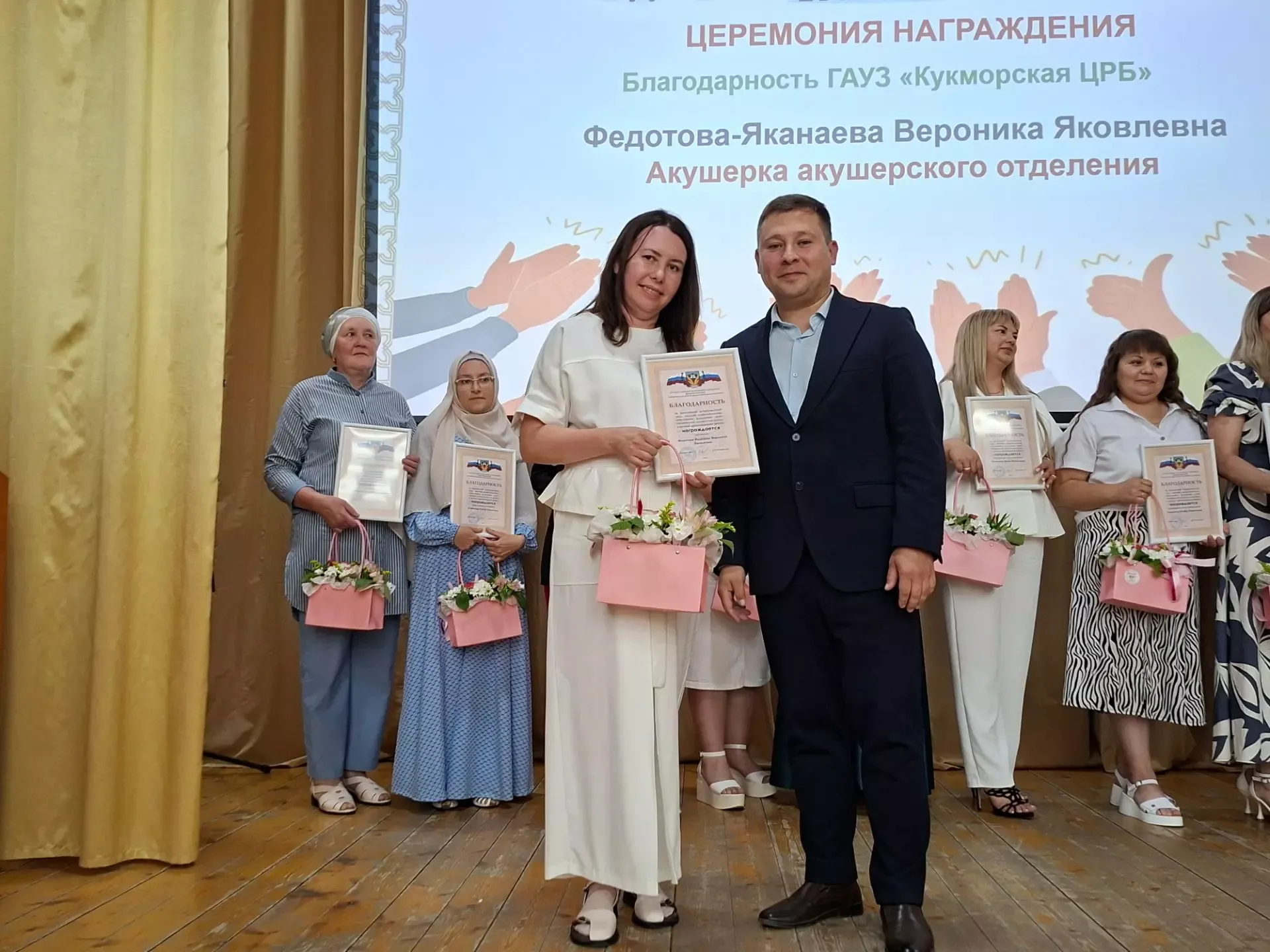 Спасибо за ваш бесценный труд: в Кукморском районе поздравили медицинских работников