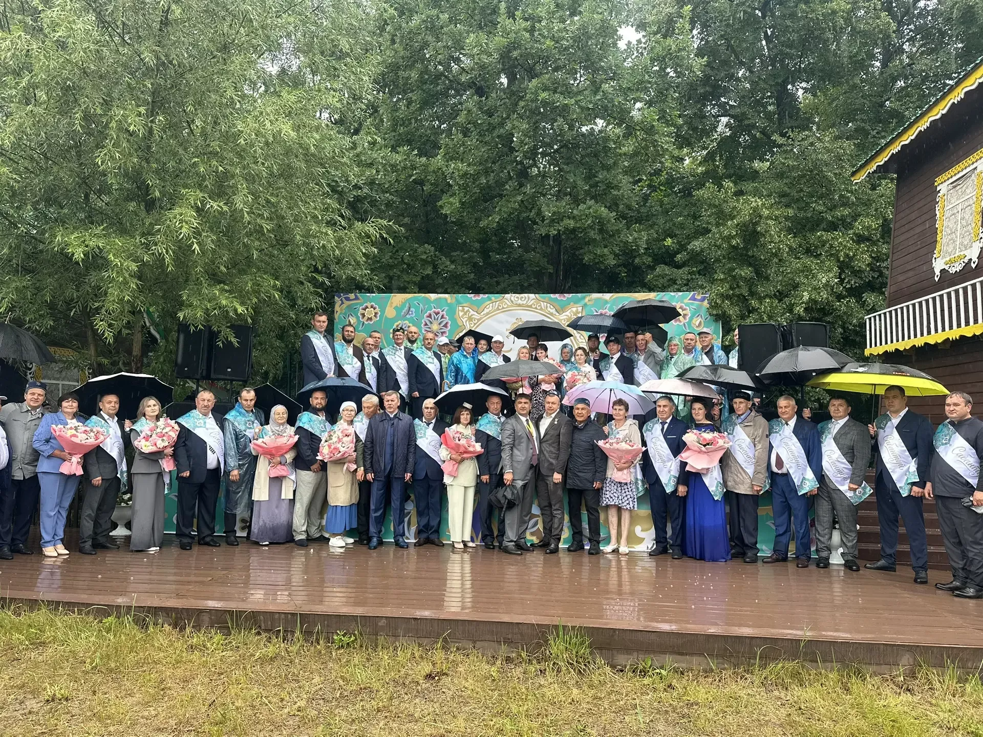 Казан шәһәренең Мирный бистәсендә узган Сабантуйдан фоторепортаж
