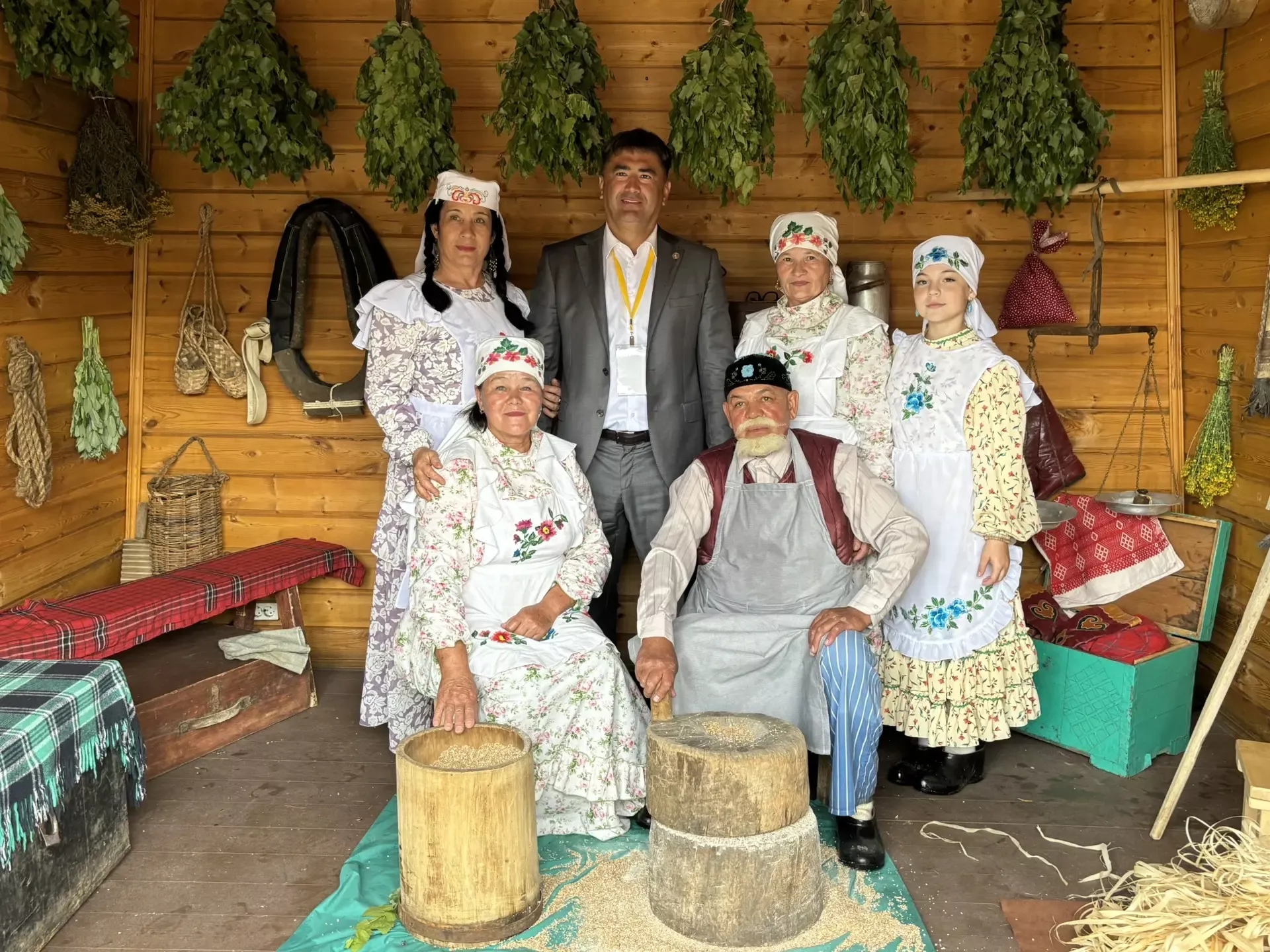 Казан шәһәренең Мирный бистәсендә узган Сабантуйдан фоторепортаж