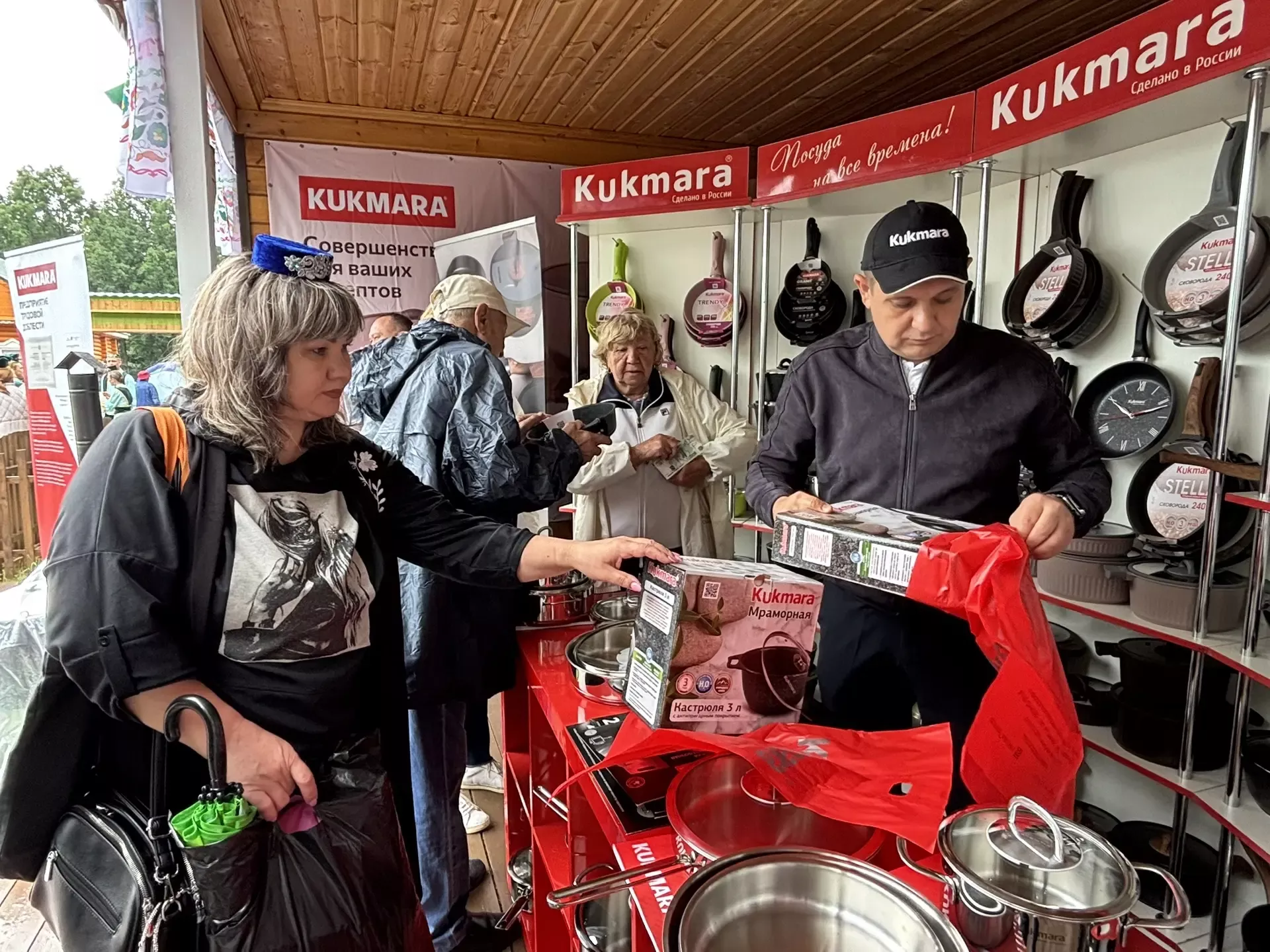 Казан шәһәренең Мирный бистәсендә узган Сабантуйдан фоторепортаж