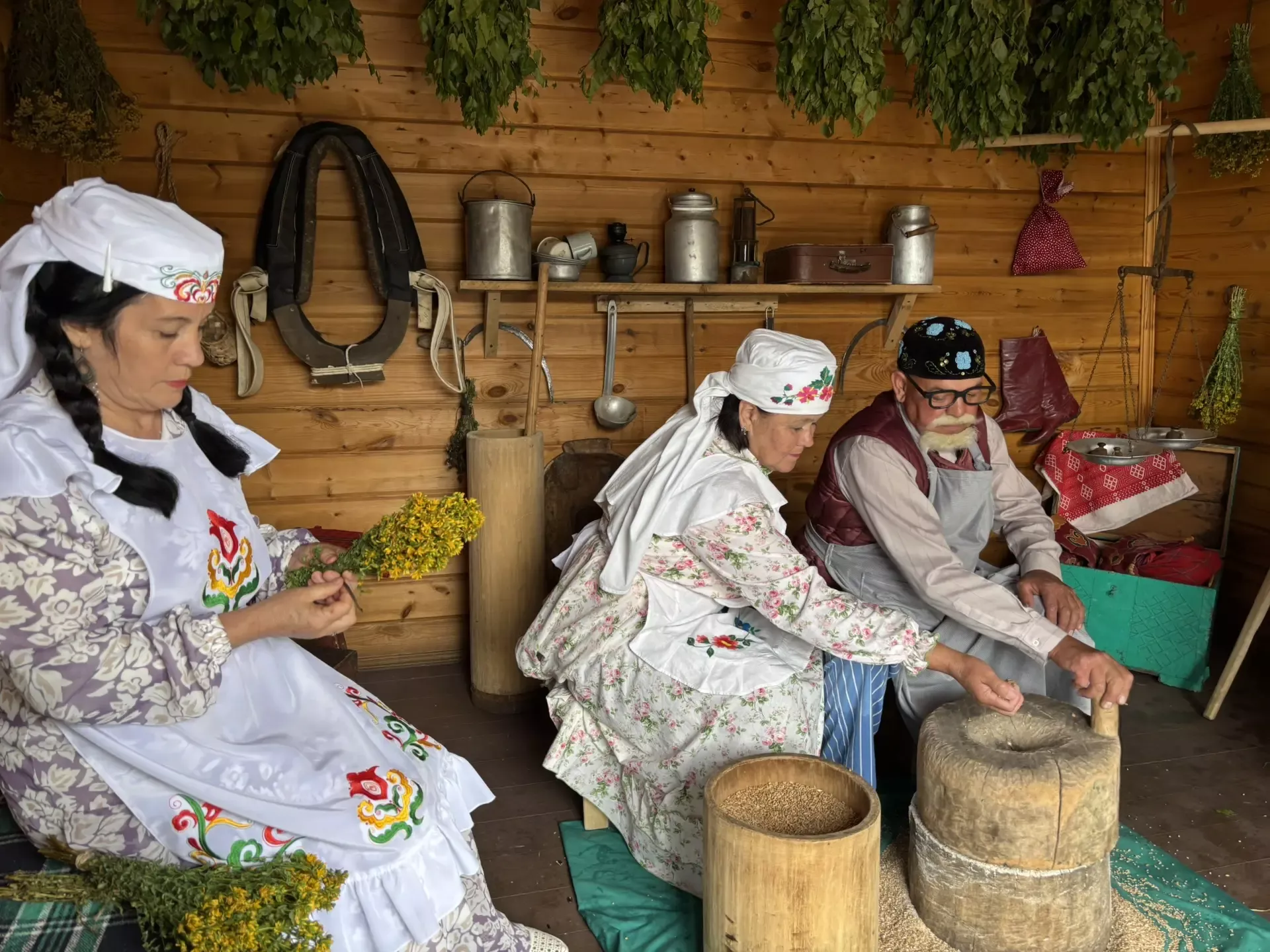 Казан шәһәренең Мирный бистәсендә узган Сабантуйдан фоторепортаж