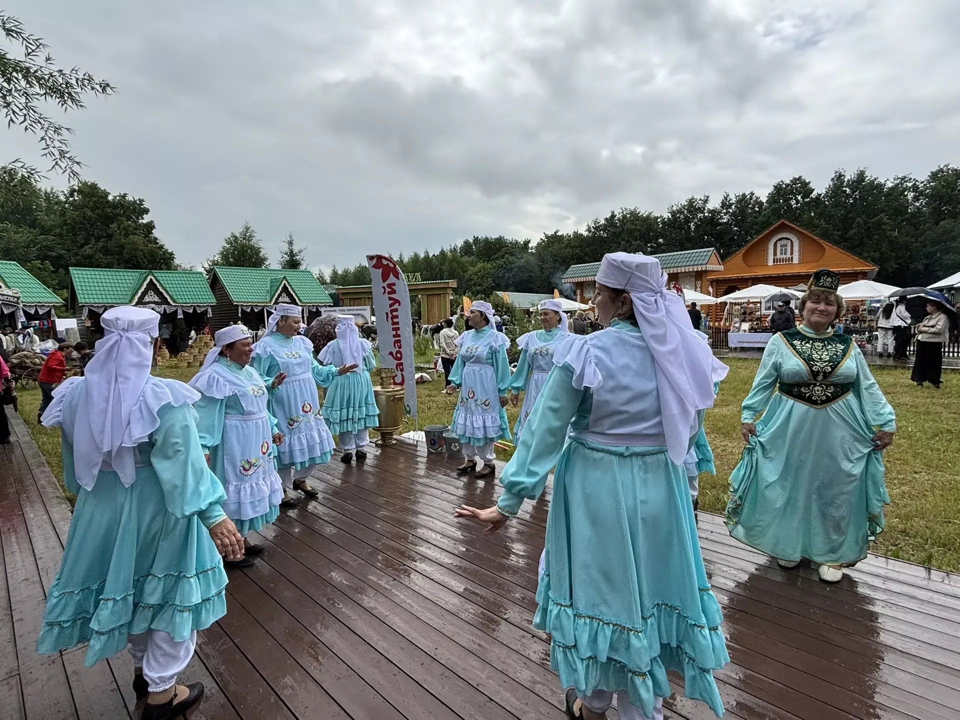 Казан шәһәренең Мирный бистәсендә узган Сабантуйдан фоторепортаж