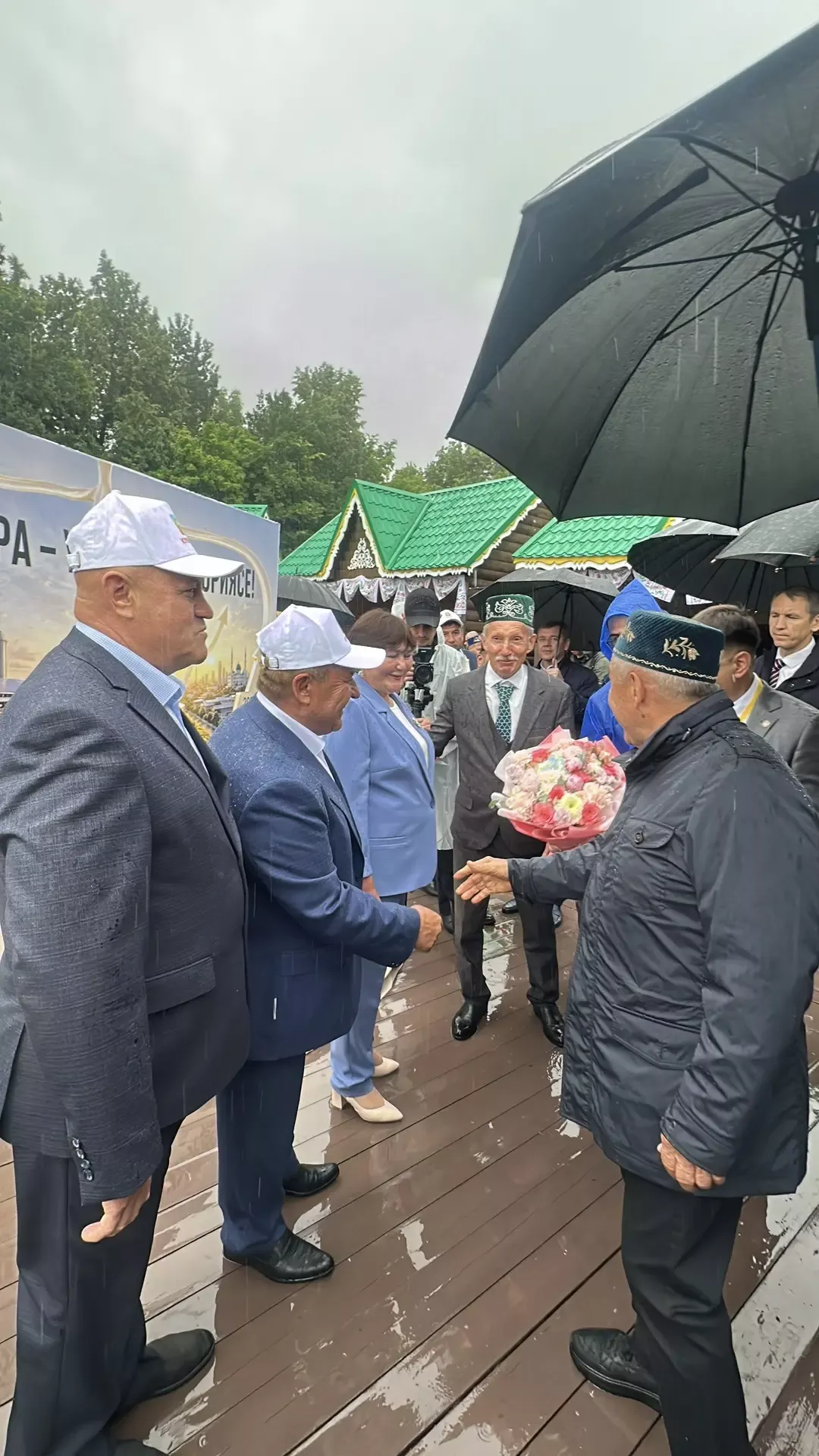 Казан шәһәренең Мирный бистәсендә узган Сабантуйдан фоторепортаж
