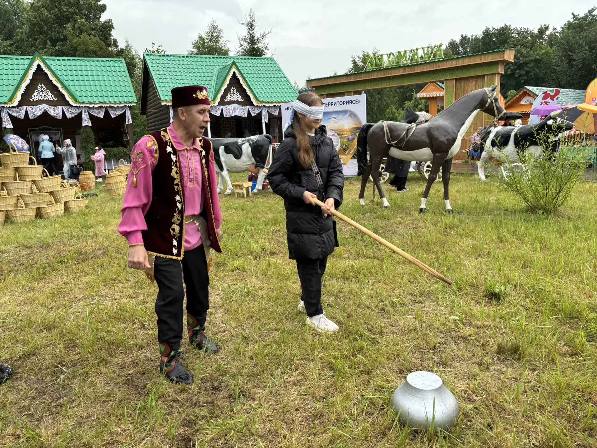 Казан шәһәренең Мирный бистәсендә узган Сабантуйдан фоторепортаж