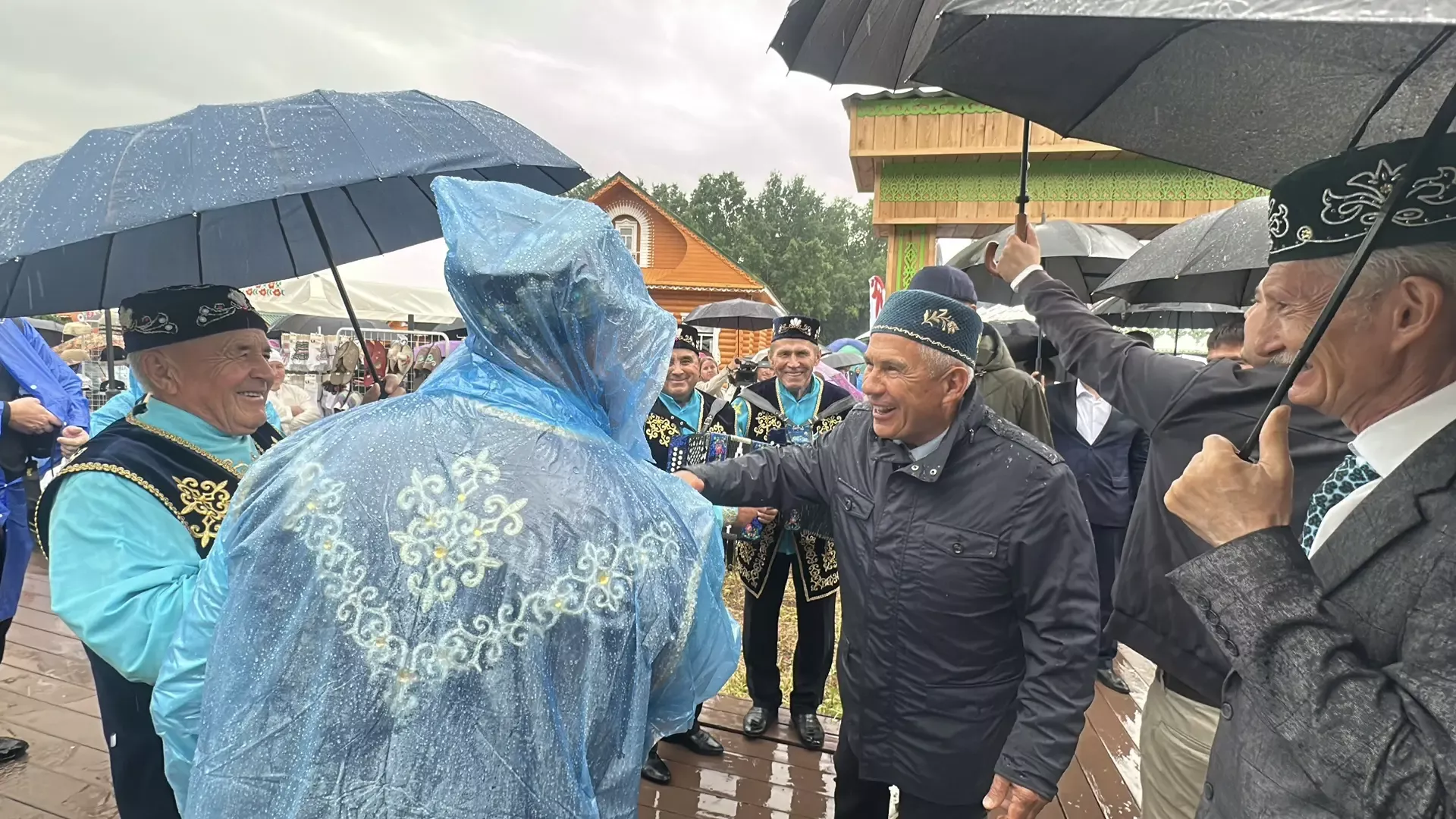 Казан шәһәренең Мирный бистәсендә узган Сабантуйдан фоторепортаж