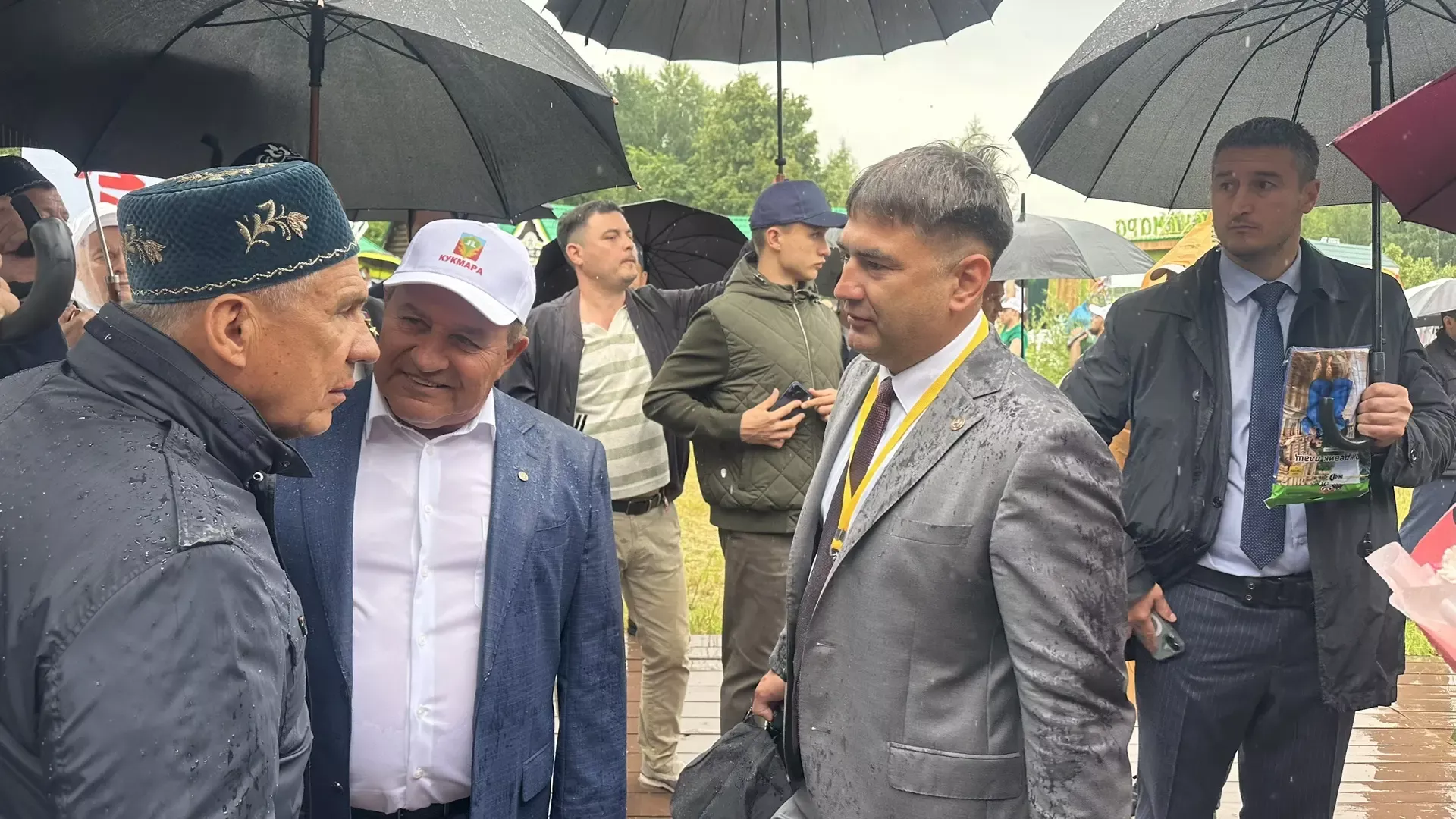 Казан шәһәренең Мирный бистәсендә узган Сабантуйдан фоторепортаж