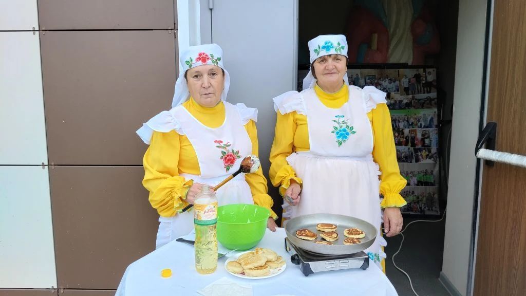 Гармонь, игры и блины: в Манзарасе прошел вечер народных традиций