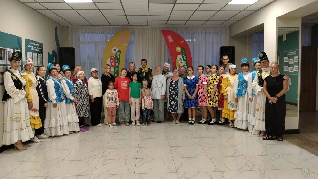 Гармонь, игры и блины: в Манзарасе прошел вечер народных традиций