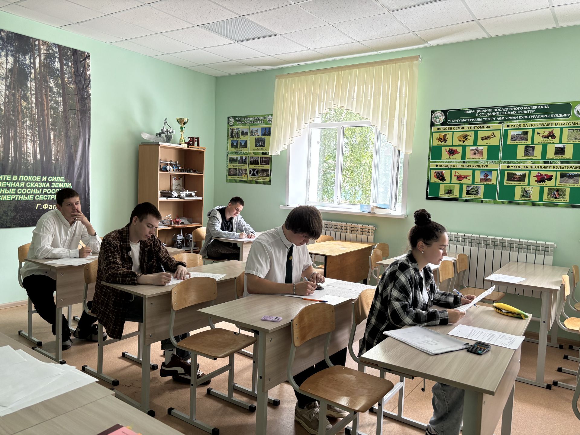 От лесной школы до современного колледжа: Лубянскому лесотехническому колледжу — 105 лет