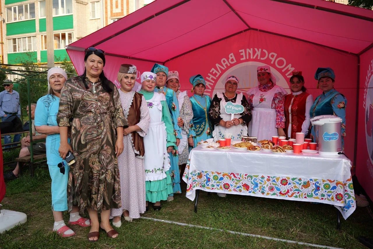 «Уйнагыз, гармуннар!»: во дворе на улице Гафиатуллина прошёл праздник музыки, традиций и добрососедства