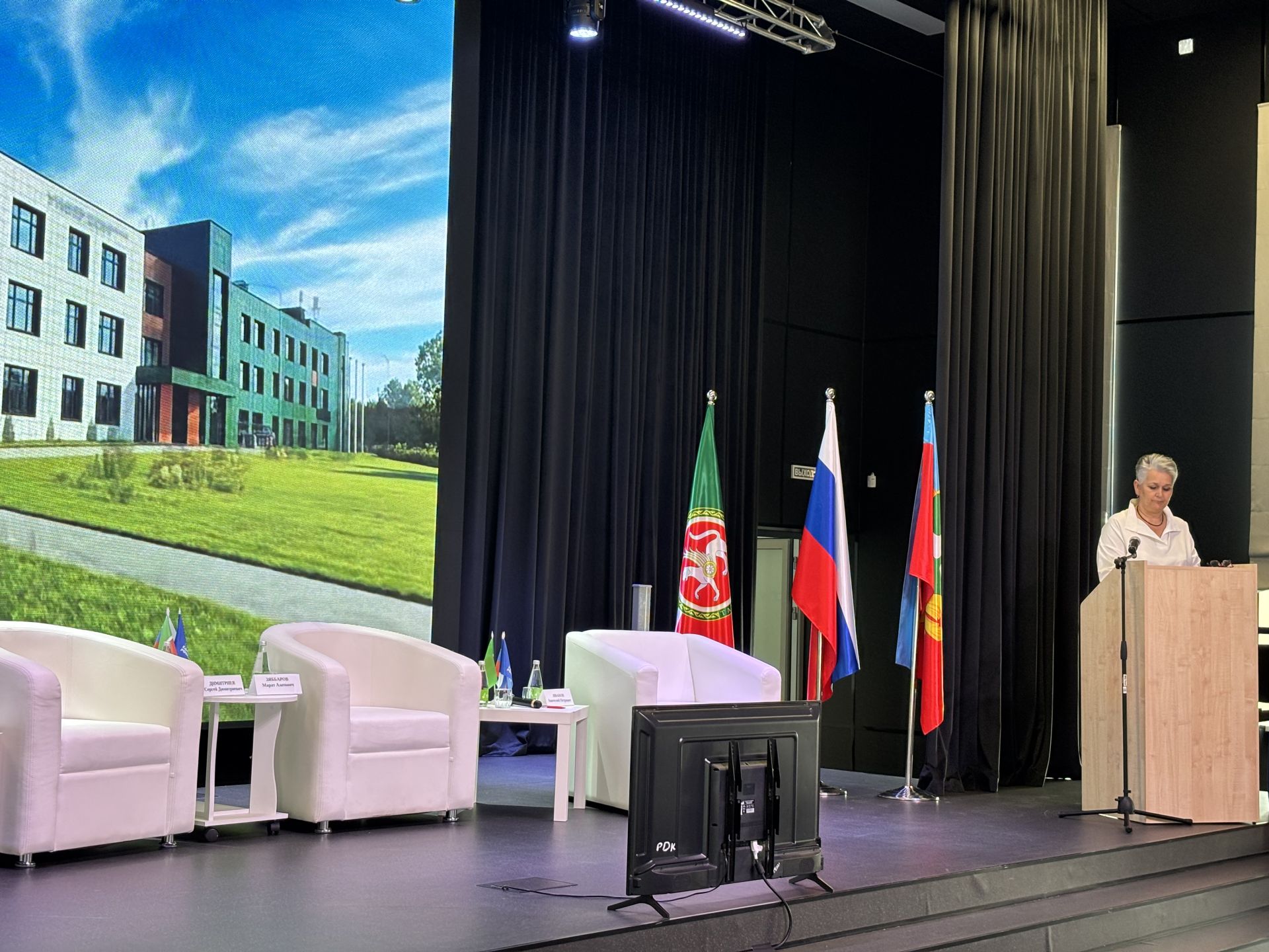 Кукмарада «Бердәм Россия» партиясе җирле бүлекчәсенең «Нәтиҗәгә эшлибез!» хисап-программа форумы узды