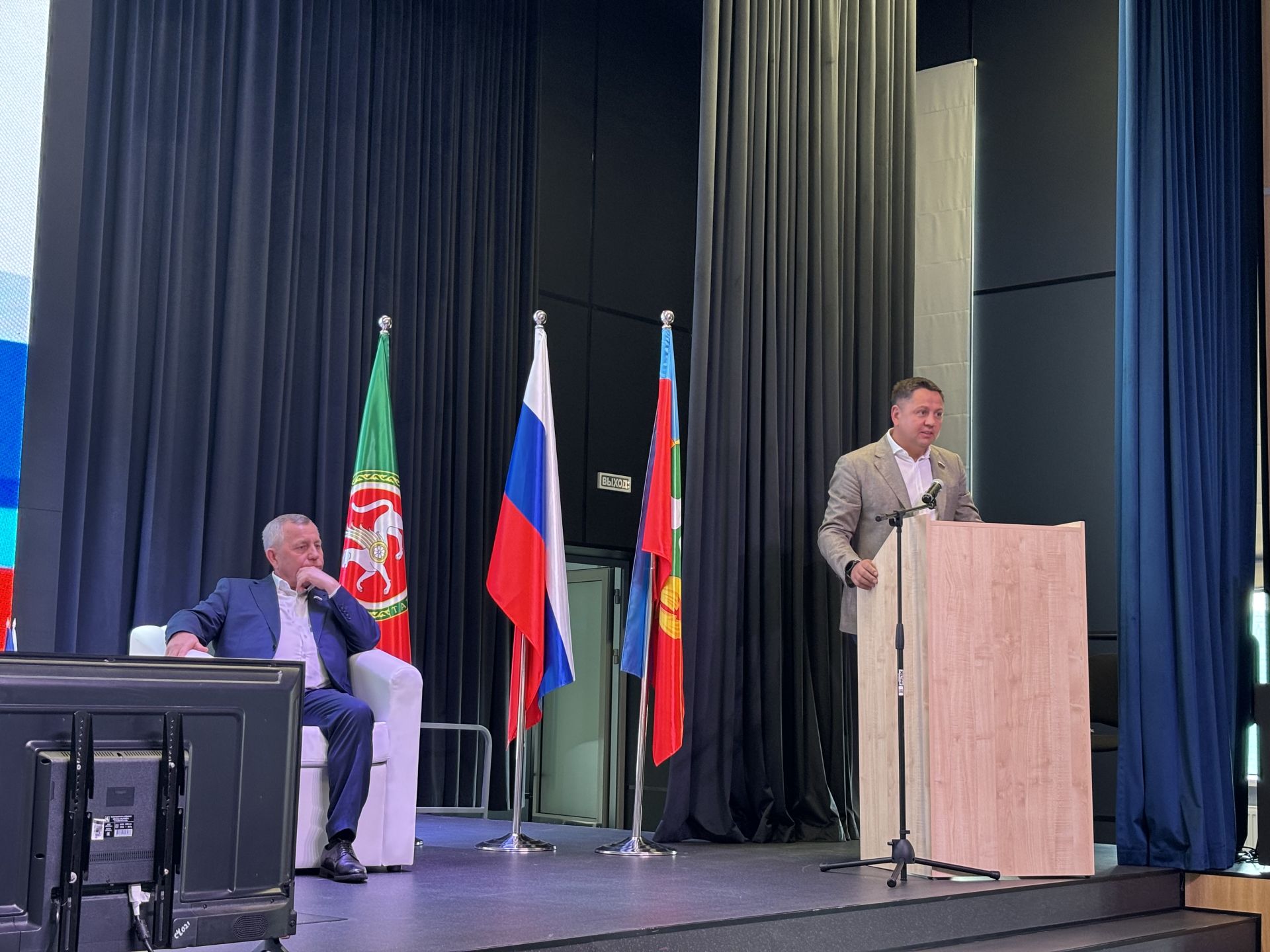 Кукмарада «Бердәм Россия» партиясе җирле бүлекчәсенең «Нәтиҗәгә эшлибез!» хисап-программа форумы узды