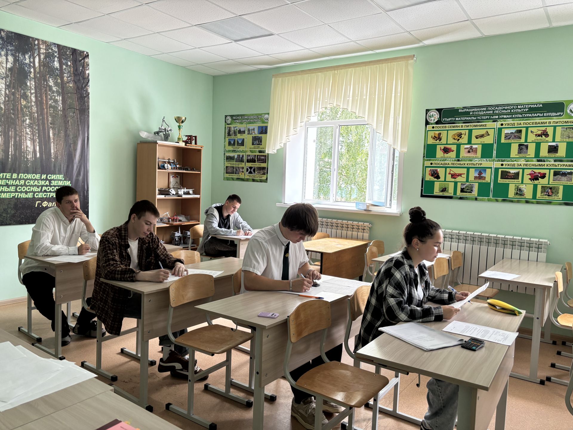 Лес объединяет: в Лубянском колледже прошел слет школьных лесничеств