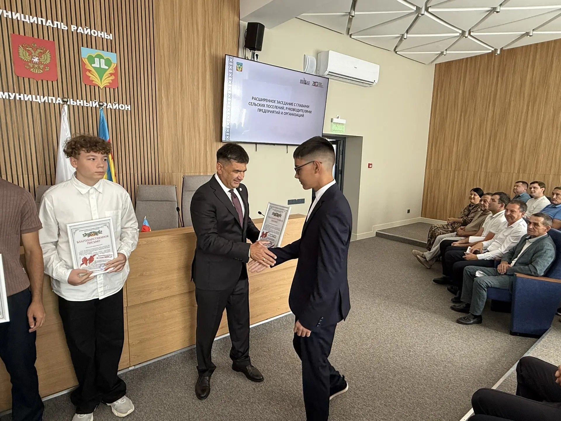Жителей Кукморского района наградили на расширенном заседании