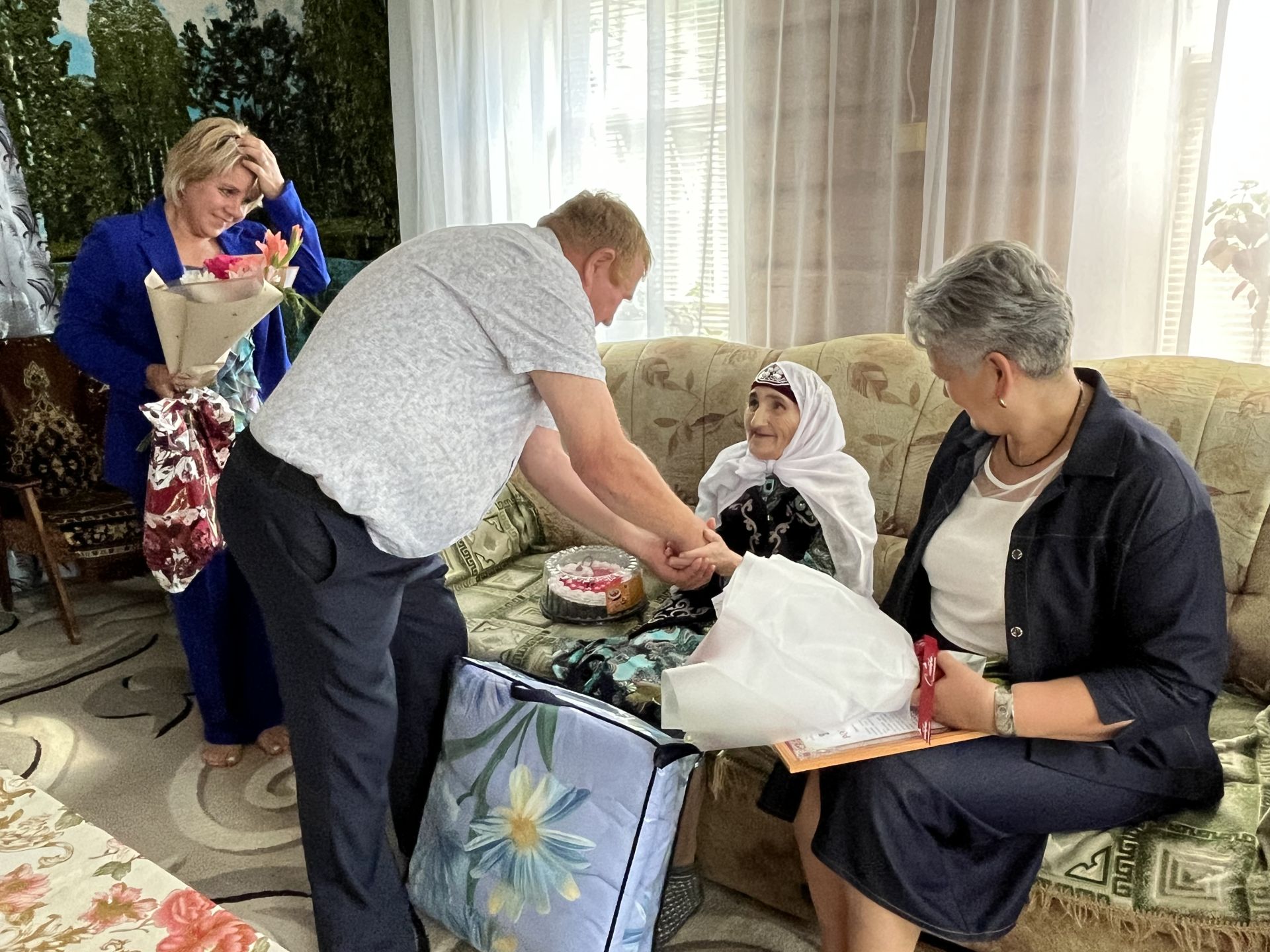 Әсән-Елга авылыннан Рашидә Шәрәфиева 90 яшьлек юбилеен билгеләп үтте
