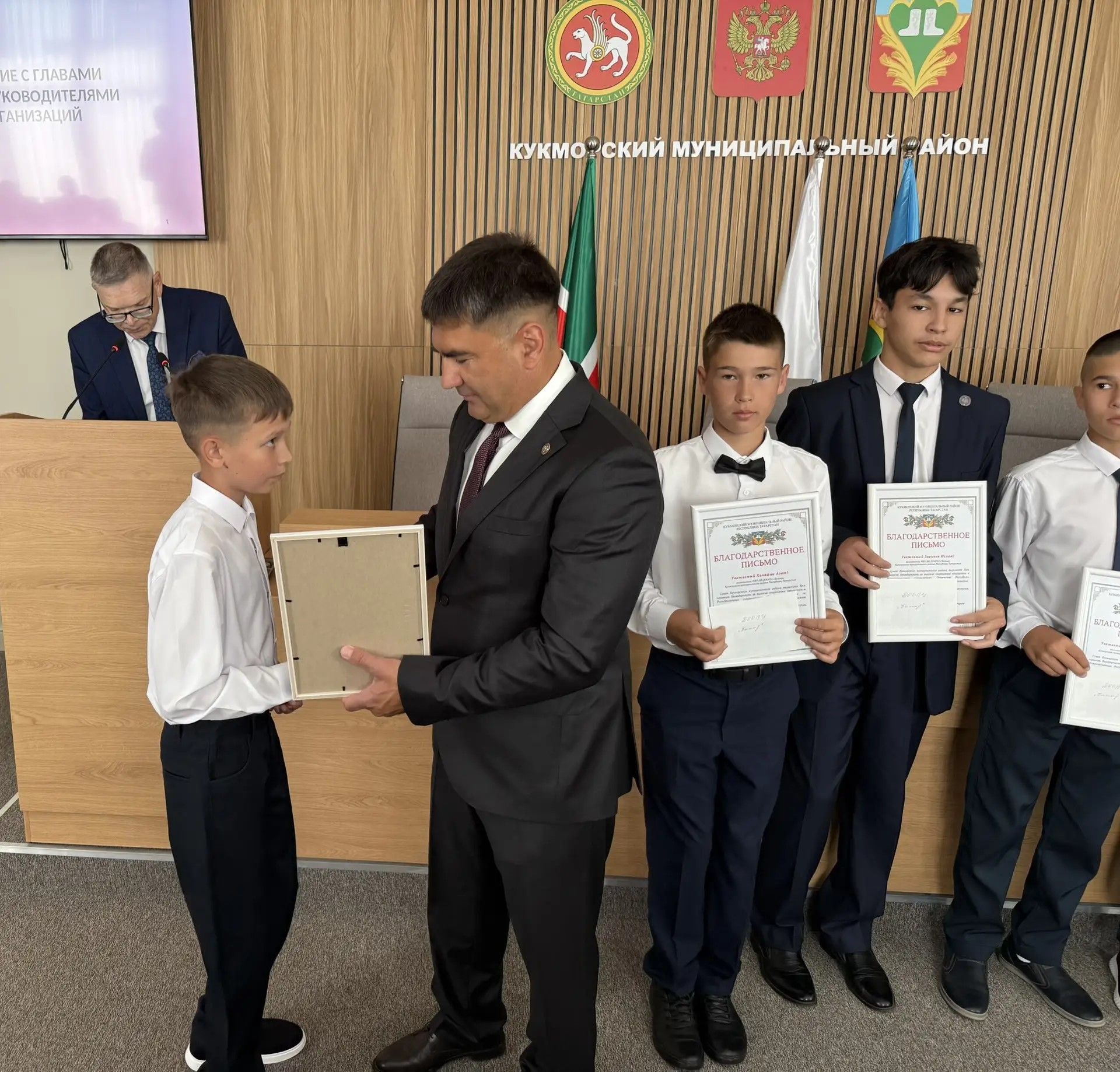 Жителей Кукморского района наградили на расширенном заседании