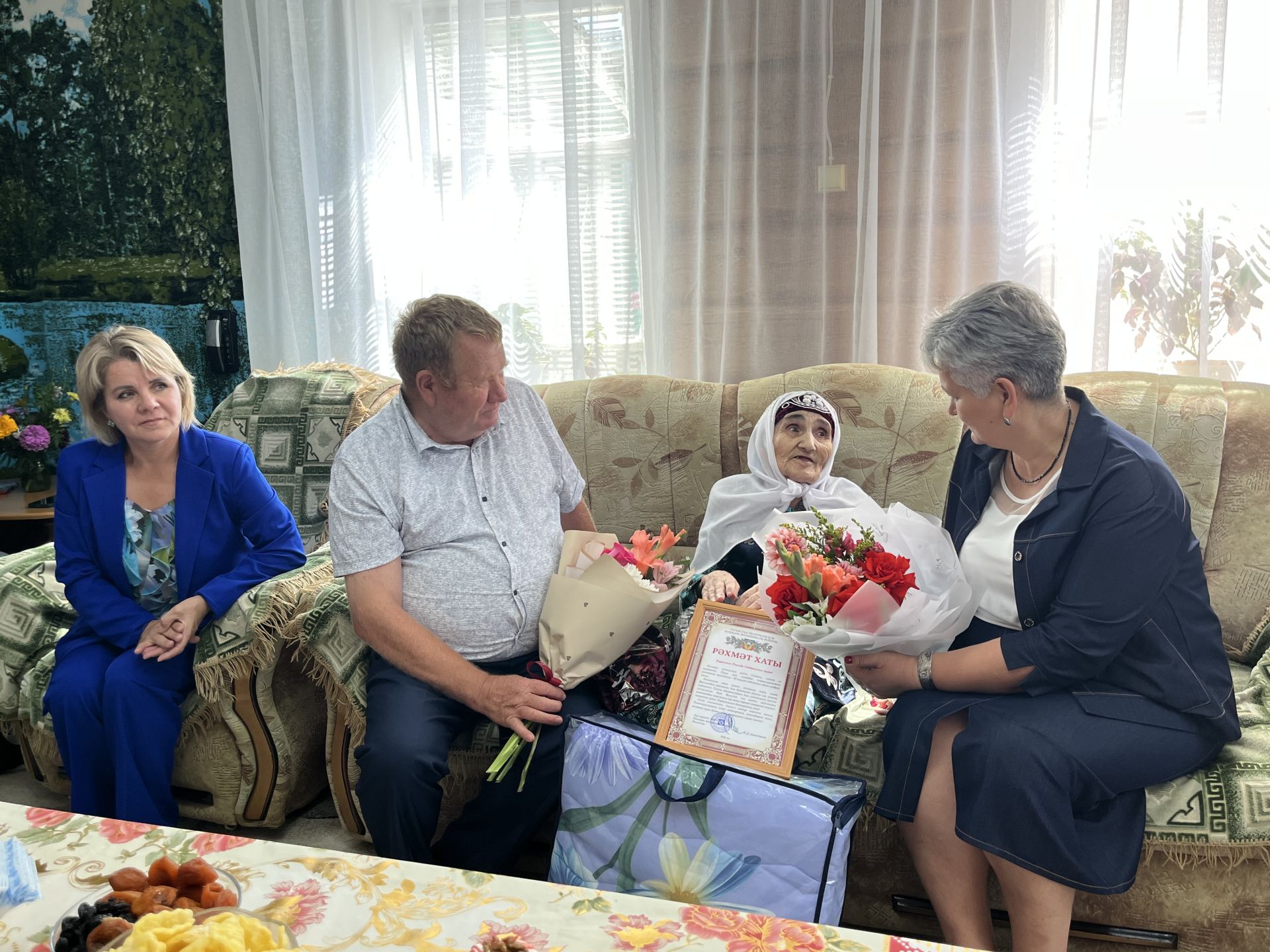Әсән-Елга авылыннан Рашидә Шәрәфиева 90 яшьлек юбилеен билгеләп үтте