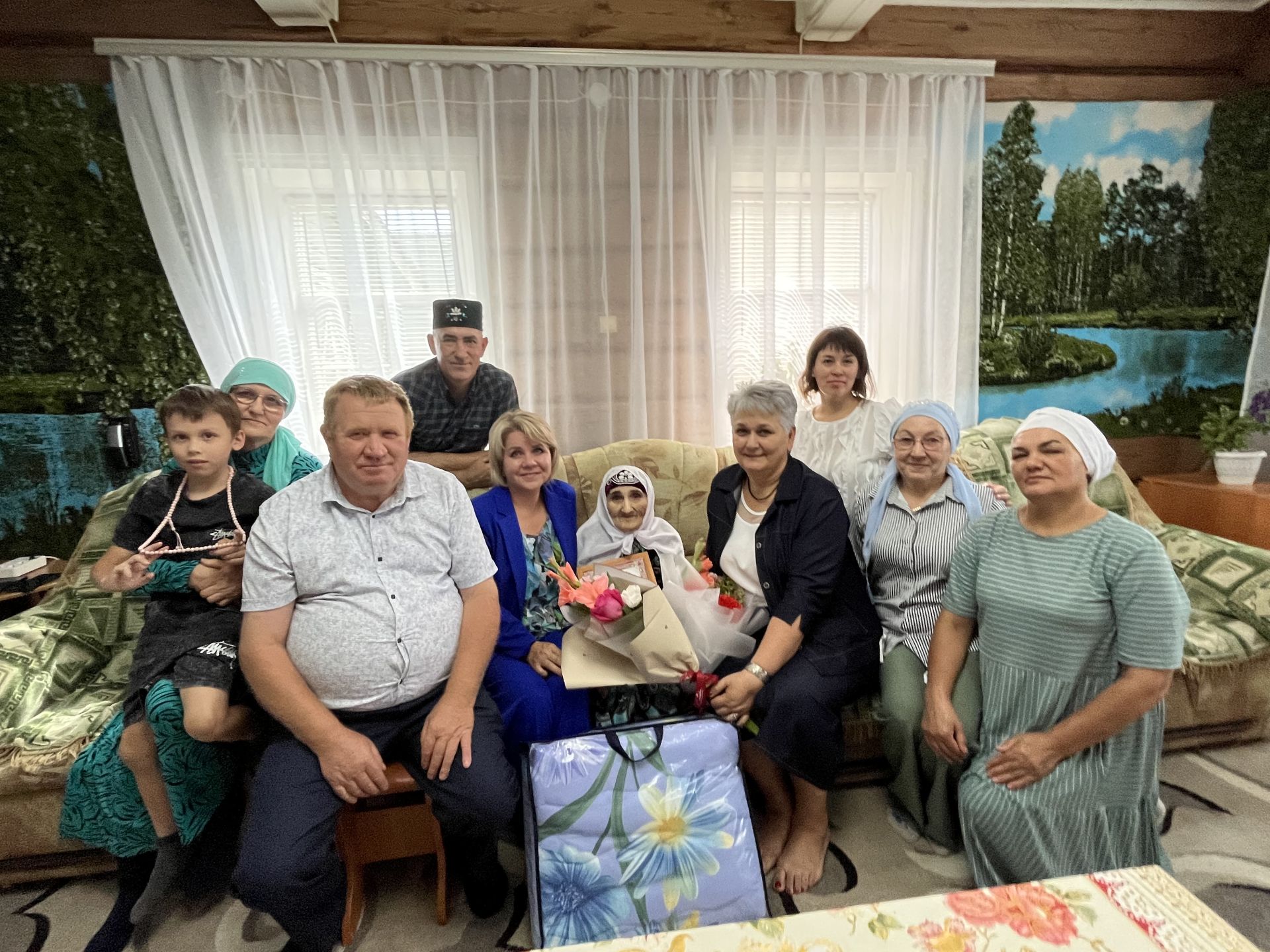 Әсән-Елга авылыннан Рашидә Шәрәфиева 90 яшьлек юбилеен билгеләп үтте