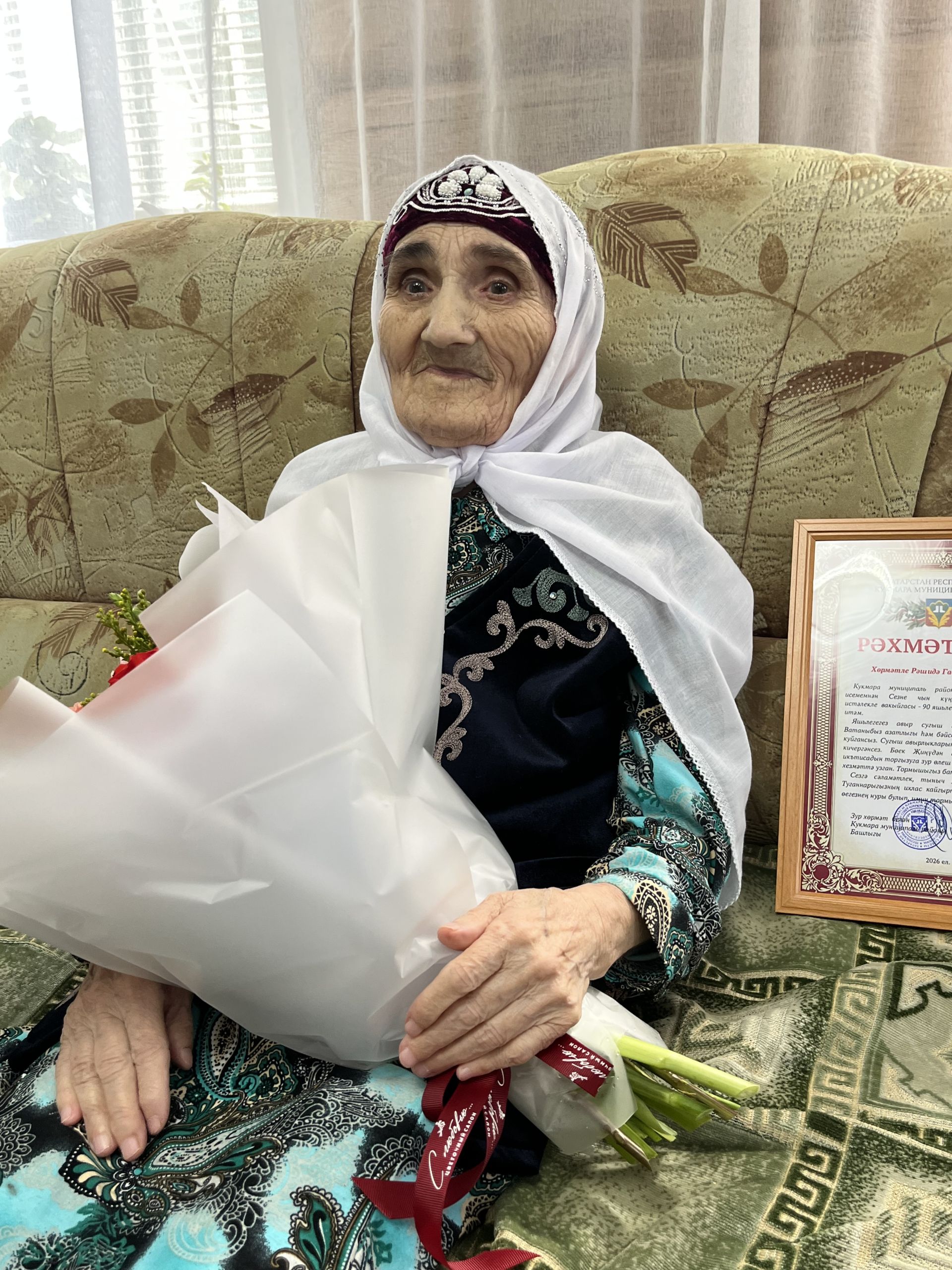 Әсән-Елга авылыннан Рашидә Шәрәфиева 90 яшьлек юбилеен билгеләп үтте