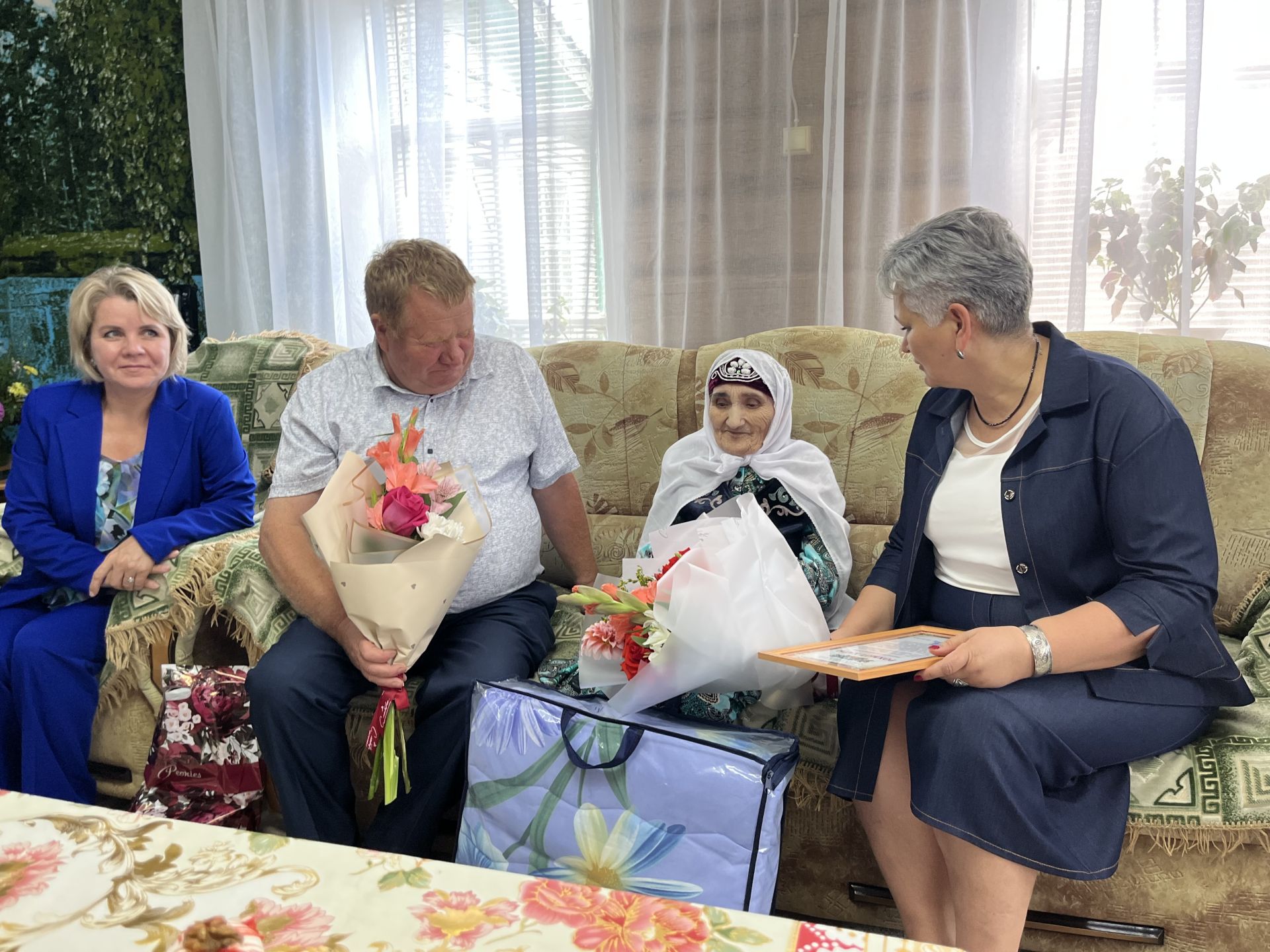 Әсән-Елга авылыннан Рашидә Шәрәфиева 90 яшьлек юбилеен билгеләп үтте