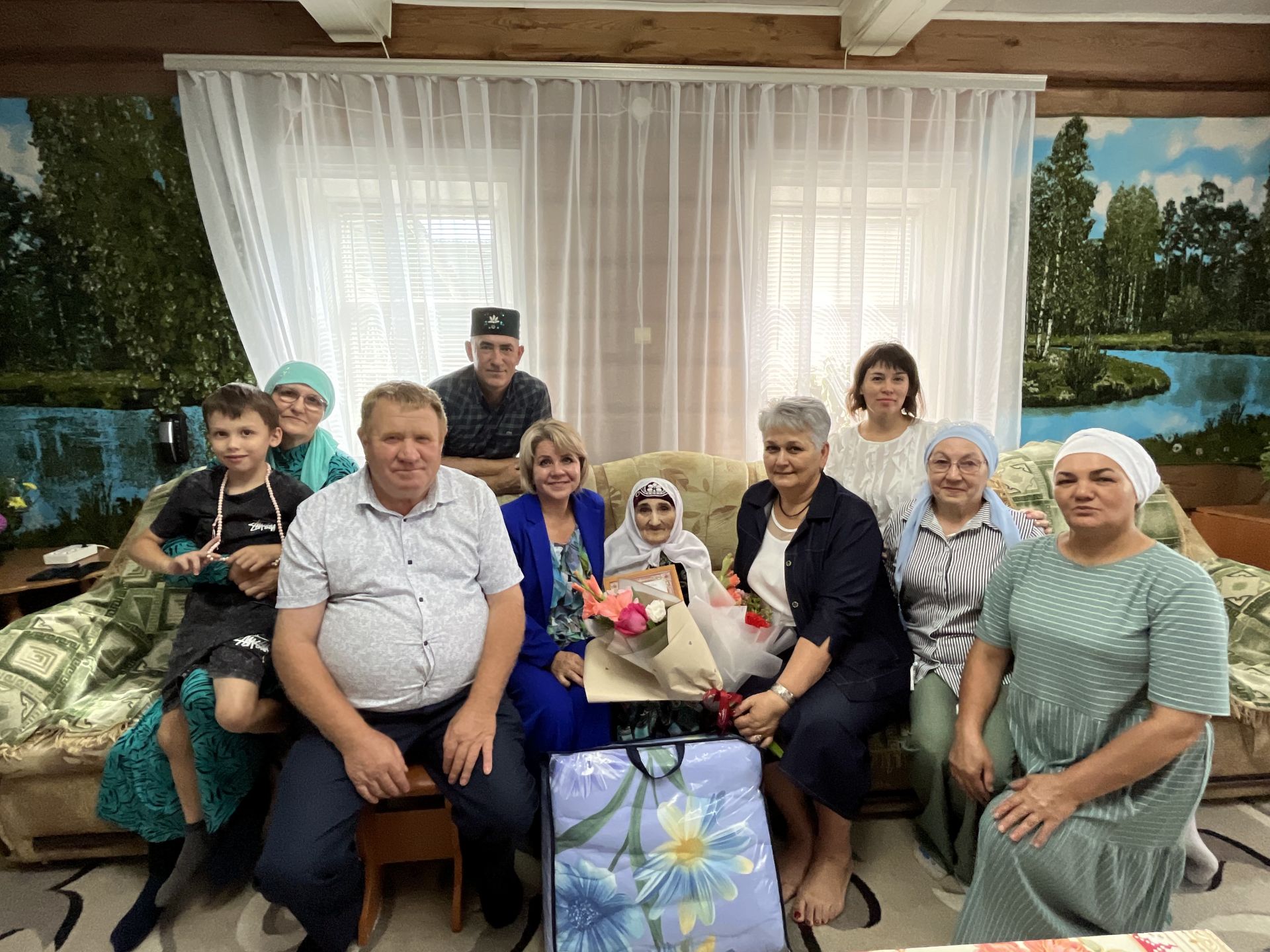 Әсән-Елга авылыннан Рашидә Шәрәфиева 90 яшьлек юбилеен билгеләп үтте