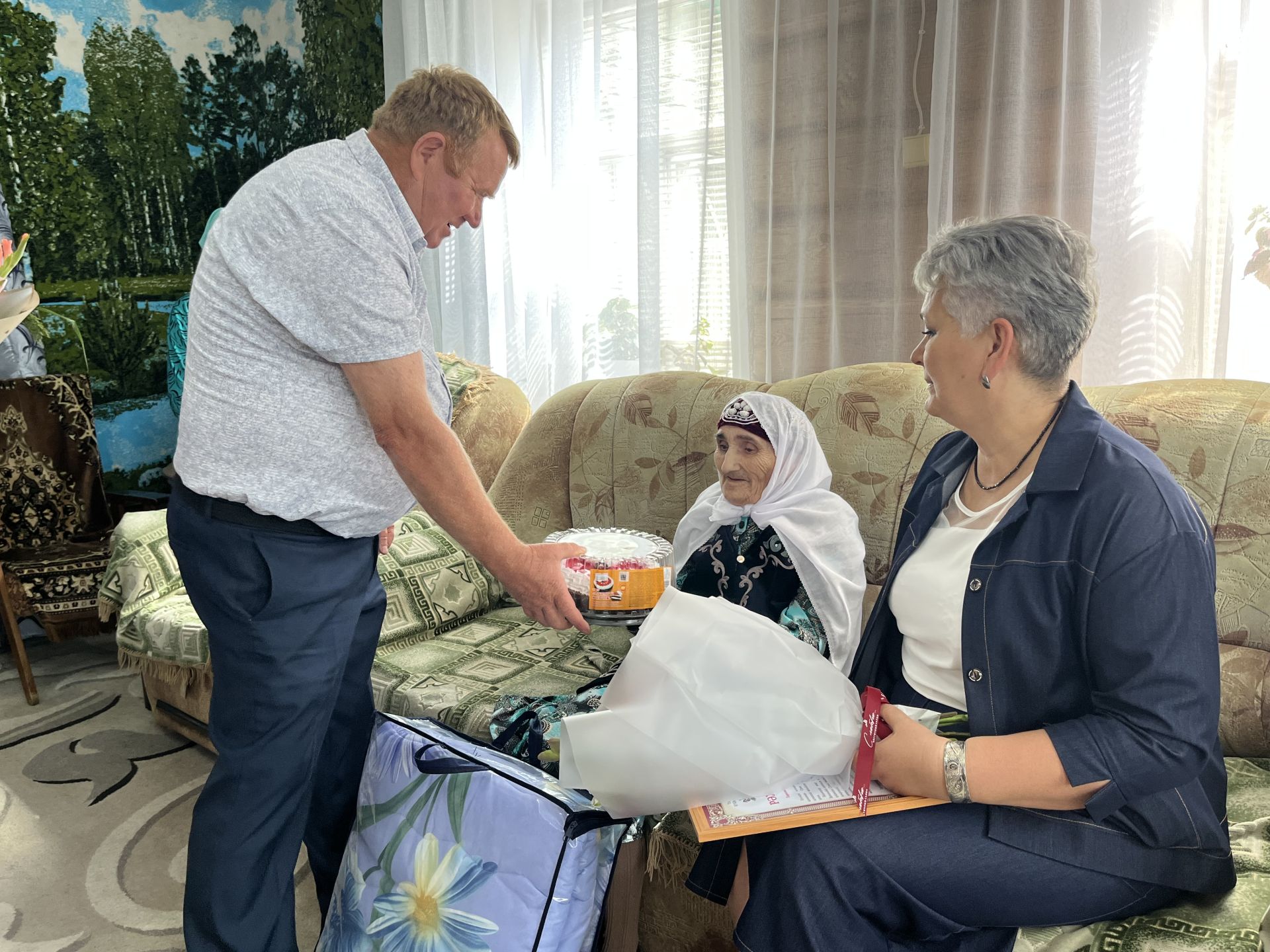 Әсән-Елга авылыннан Рашидә Шәрәфиева 90 яшьлек юбилеен билгеләп үтте