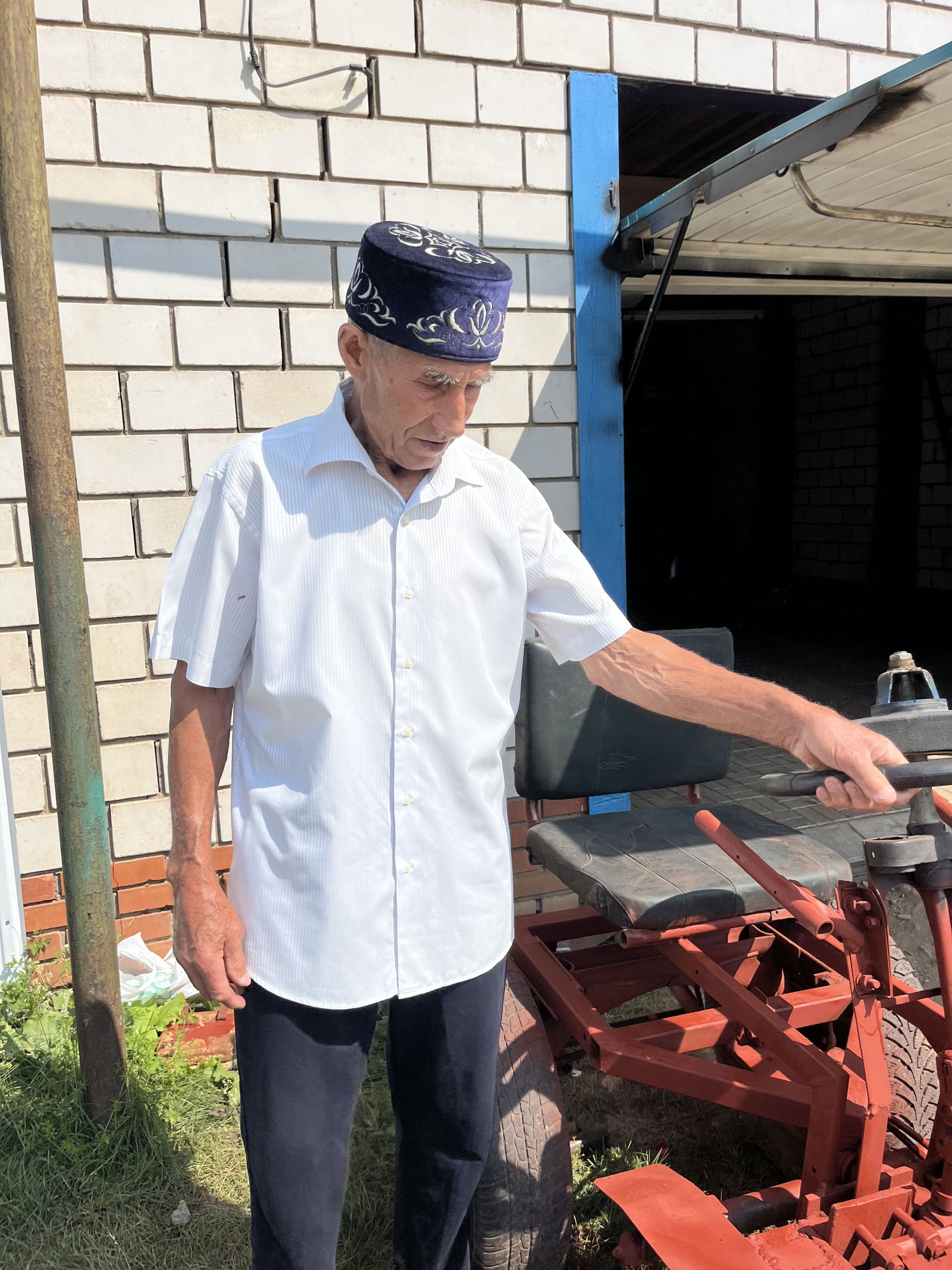 Туган җир кешесе: Мәмәширдән Камил Гәрәевнең остаханәсендә кунакта
