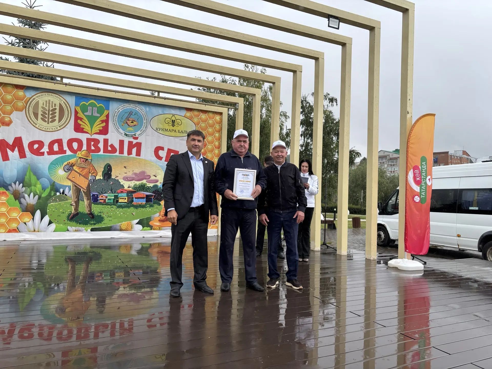 Кукмарада Бал һәм Алма спасы узды