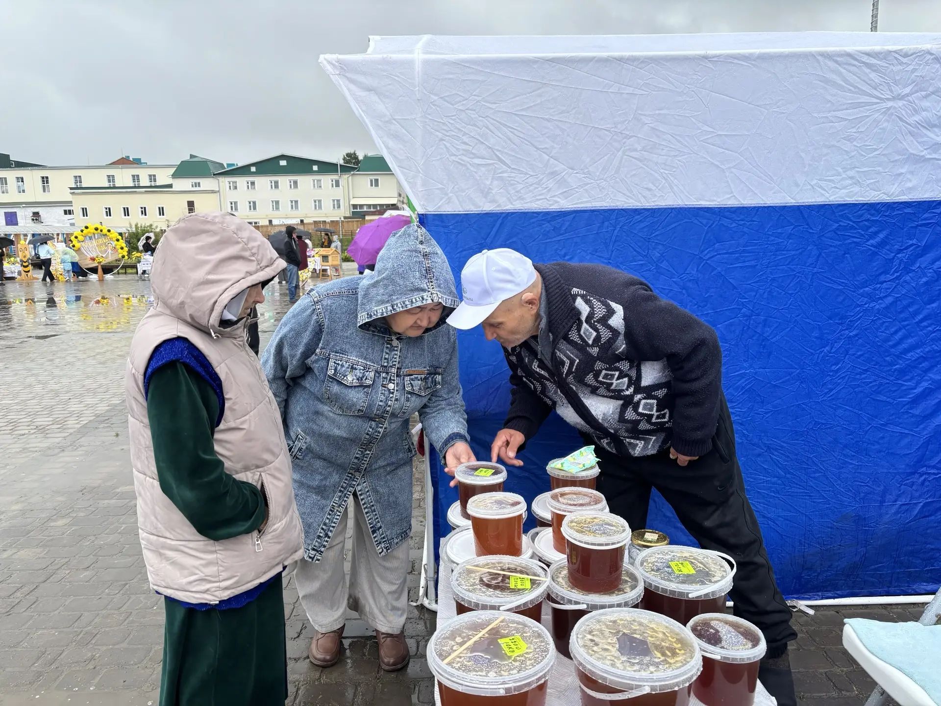 Кукмарада Бал һәм Алма спасы узды