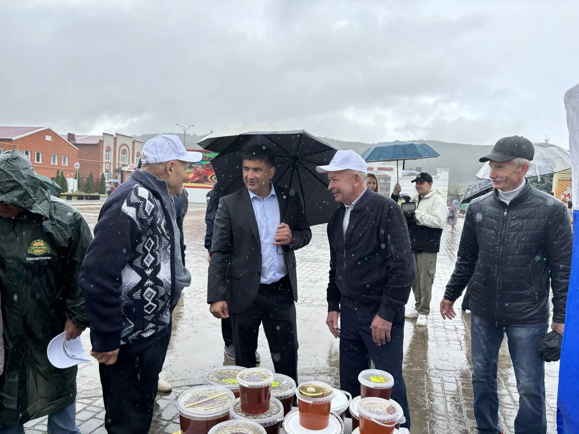 Кукмарада Бал һәм Алма спасы узды