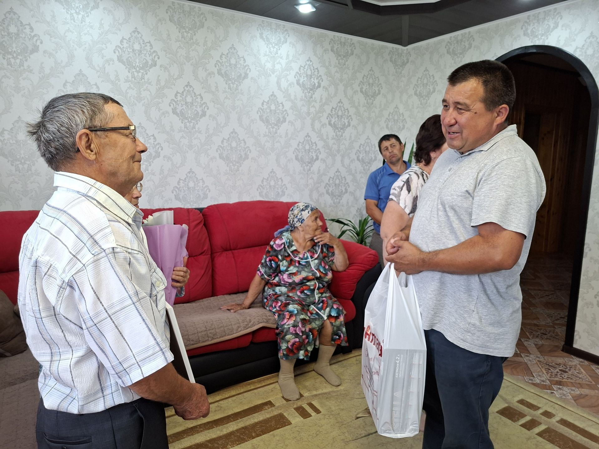 Алтын туйга илткән мәхәббәт: Кукмара районыннан Хәсәновларның гаилә тарихы