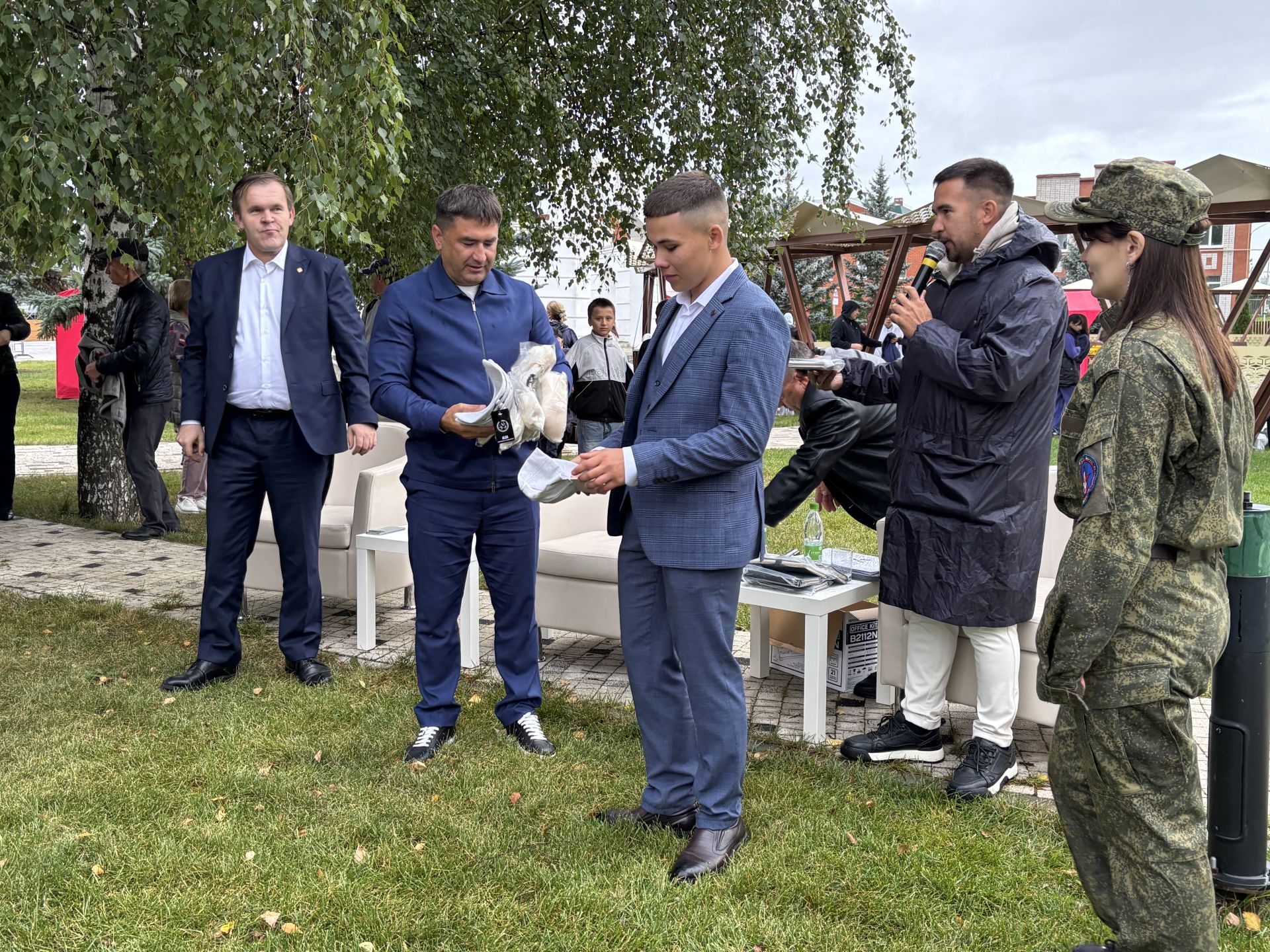 «Галстуксыз очрашу»: Кукмара районы яшьләре үзләрен борчыган сорауларны җитәкчеләргә җиткерде