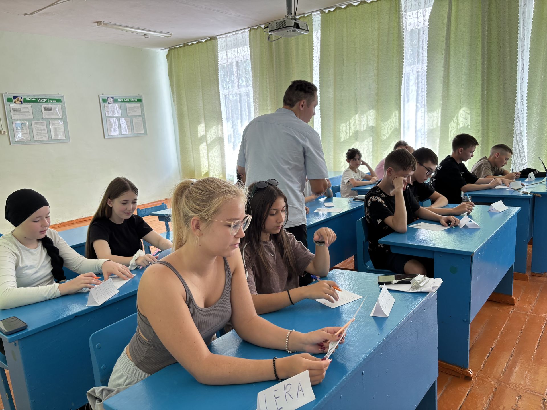 «Энҗе бөртекләре» телләр өйрәнә: Мәчкәрә лагеренда балалар чит телләр серләренә төшенә