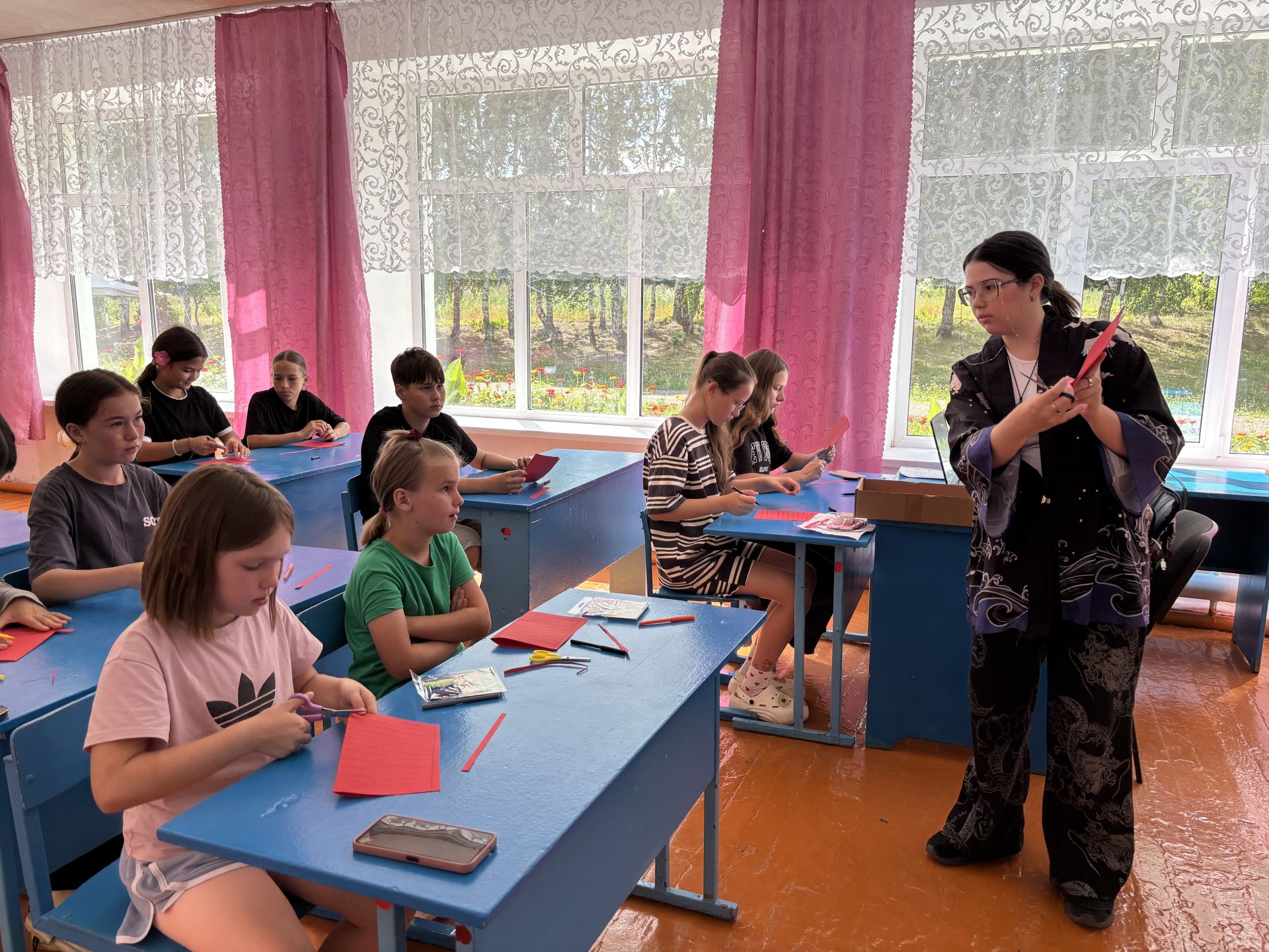 «Энҗе бөртекләре» телләр өйрәнә: Мәчкәрә лагеренда балалар чит телләр серләренә төшенә