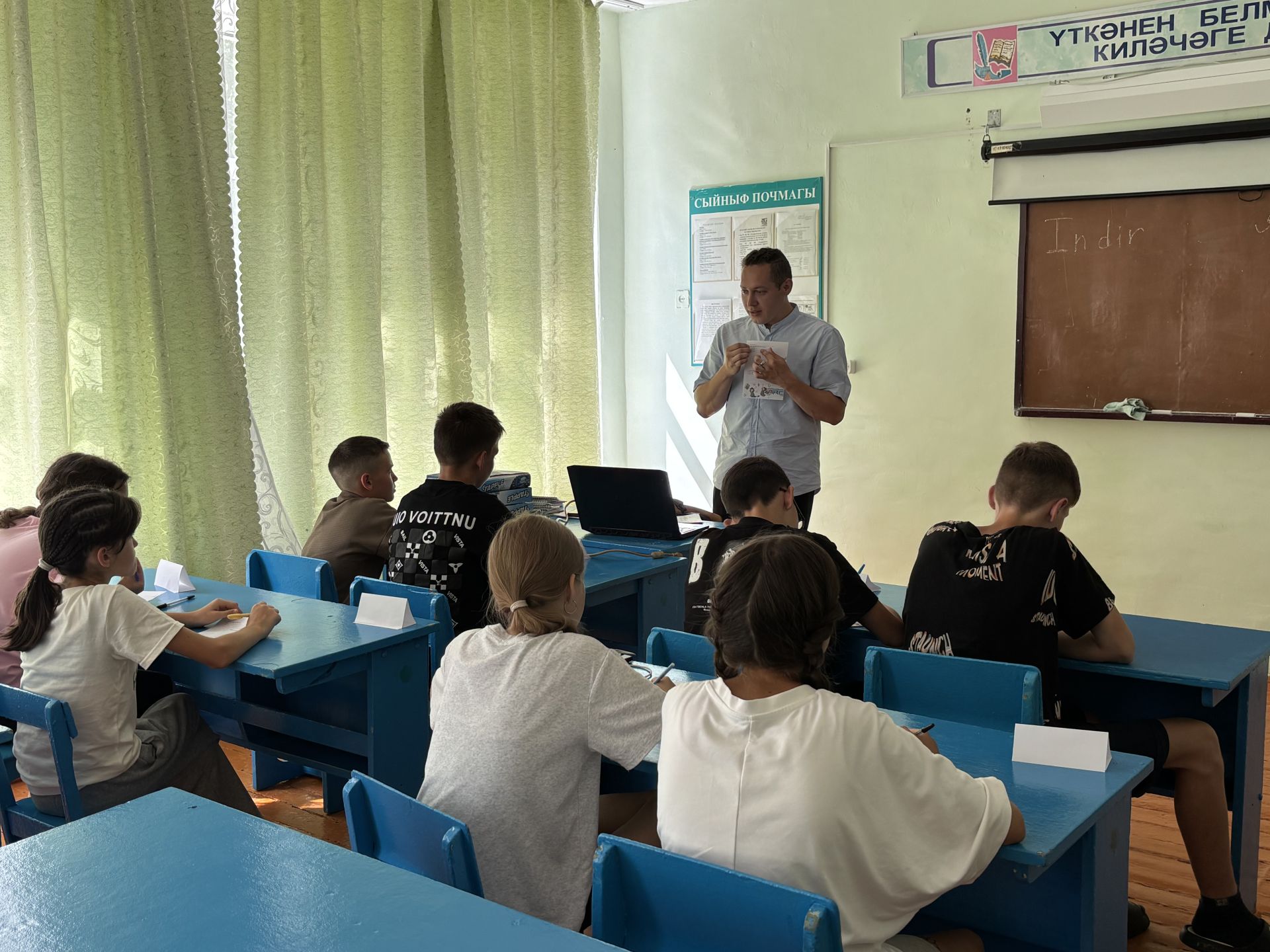«Энҗе бөртекләре» телләр өйрәнә: Мәчкәрә лагеренда балалар чит телләр серләренә төшенә