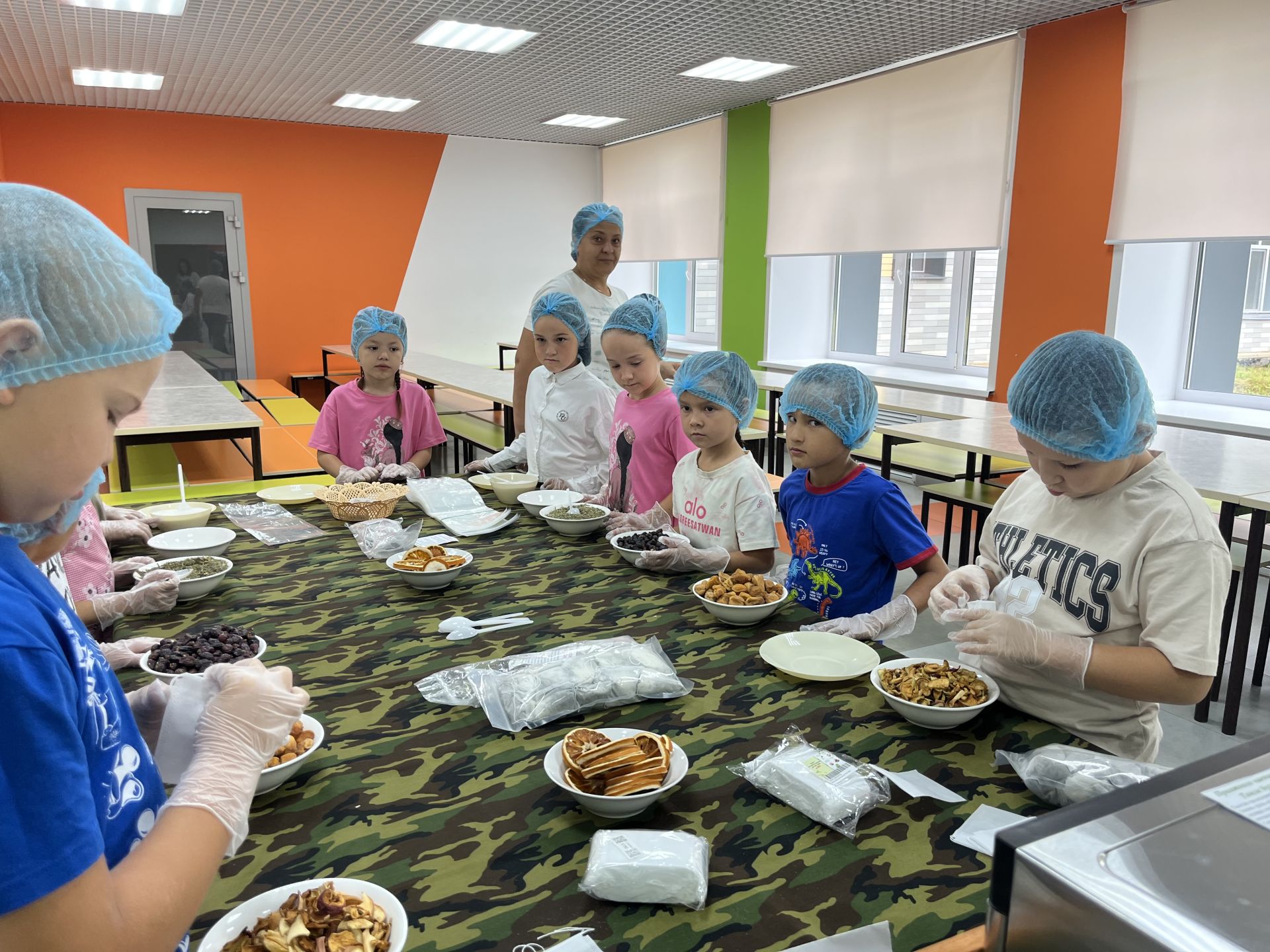 Изге эшләр: Зур Сәрдек гимназиясендә махсус хәрби операциядәгеләргә ярдәм оештырыла