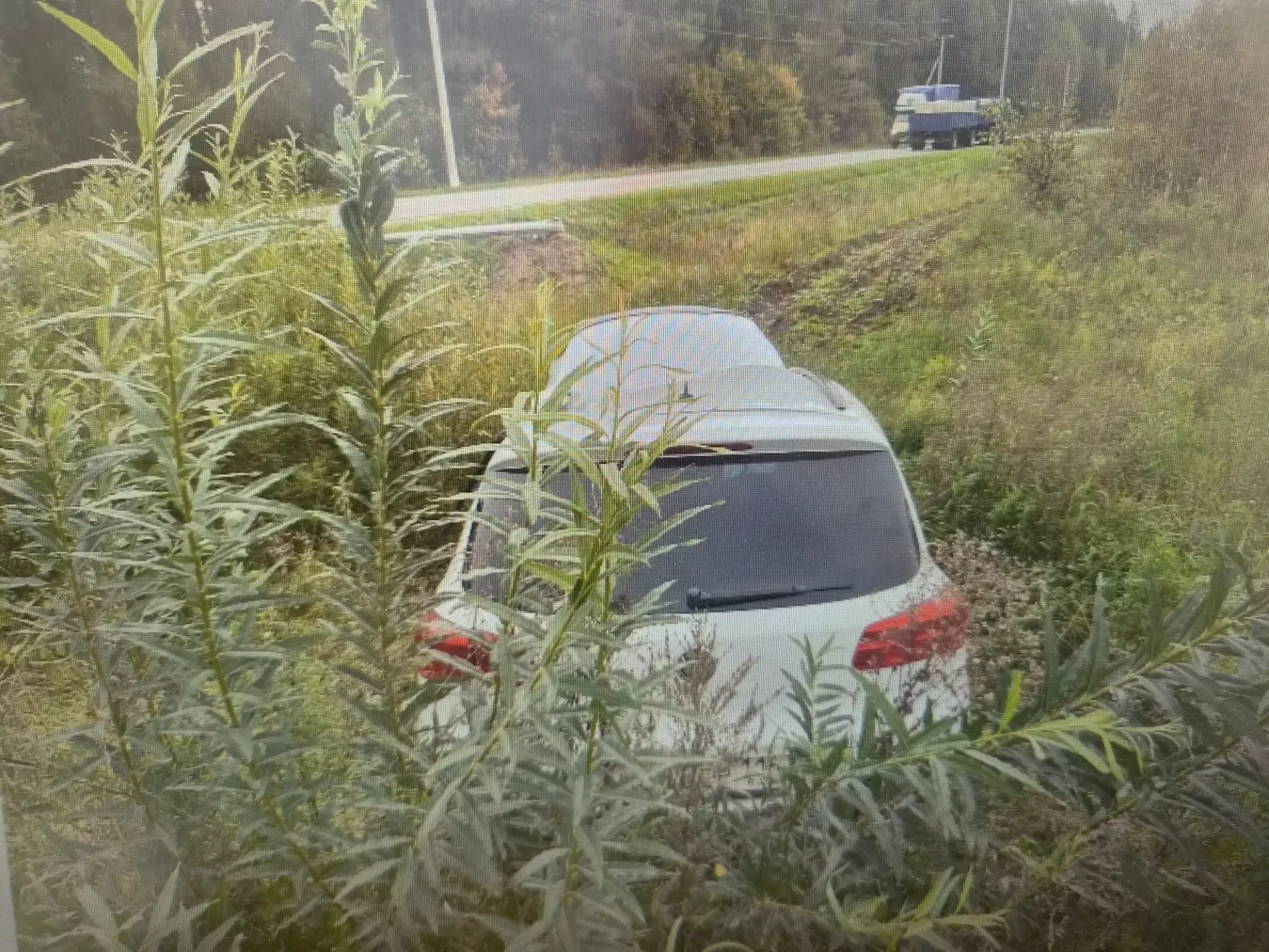В Кукморском районе автомобиль после съезда с дороги врезался в опору ЛЭП