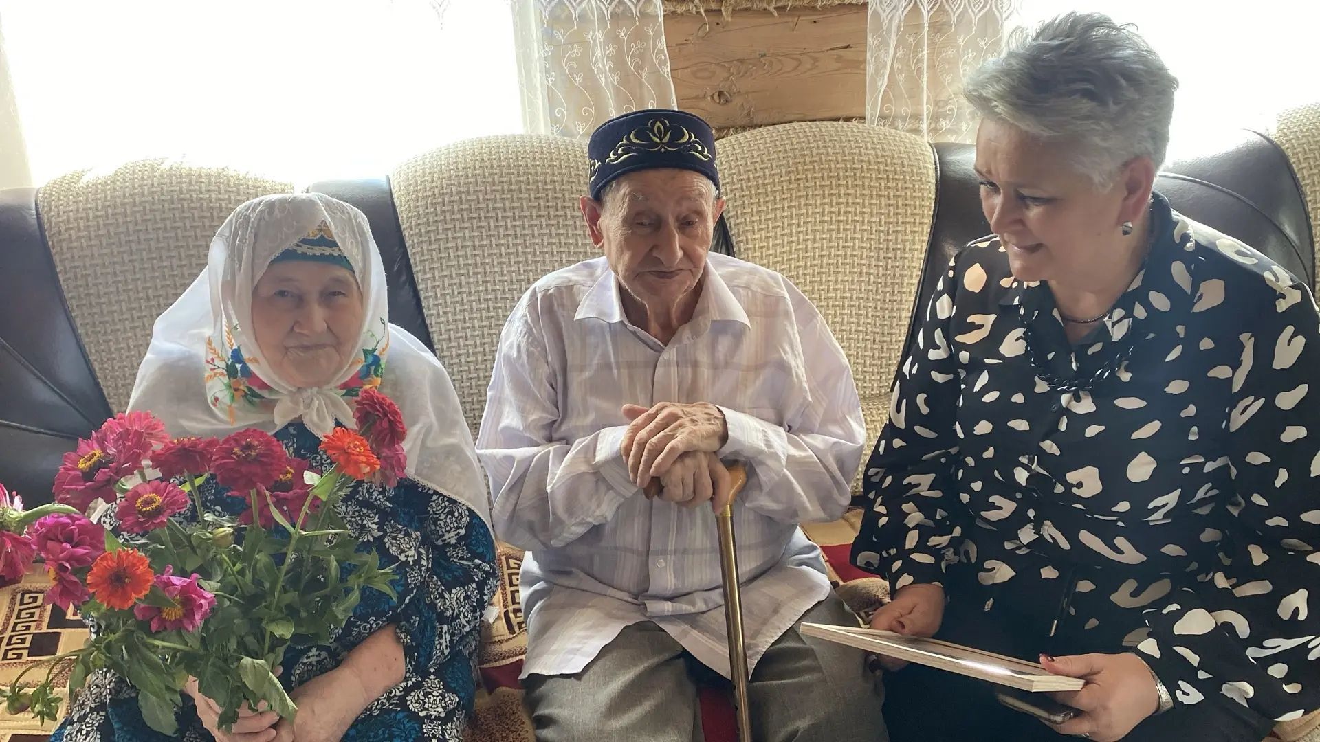 Үрнәк гаилә: Олыязда яшәүче Хәниф Гобәйдуллин 90 яшен билгеләп үтте