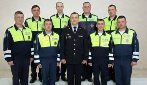 Юллар тәртип ярата: Кукмара районы Дәүләт автоинспекциясе хезмәткәрләре һөнәри бәйрәмнәрен билгеләп үтә
