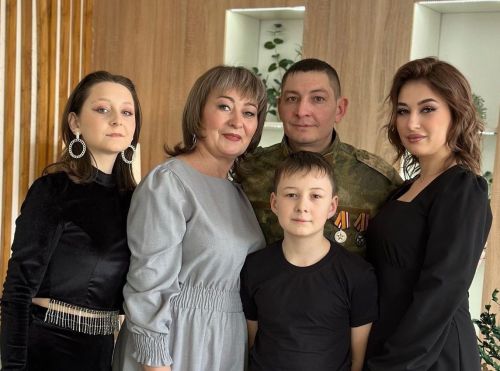 Кукмарадан сугышчы гаиләсе: «Әтиебез тизрәк әйләнеп кайтсын»